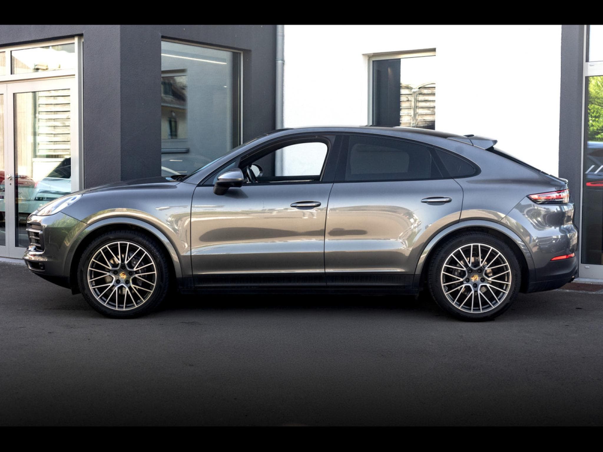 Porsche Cayenne COUPE 3.0 TIPTRONIC - QUARZITGRAU METALLIC (2022) - Photo 2