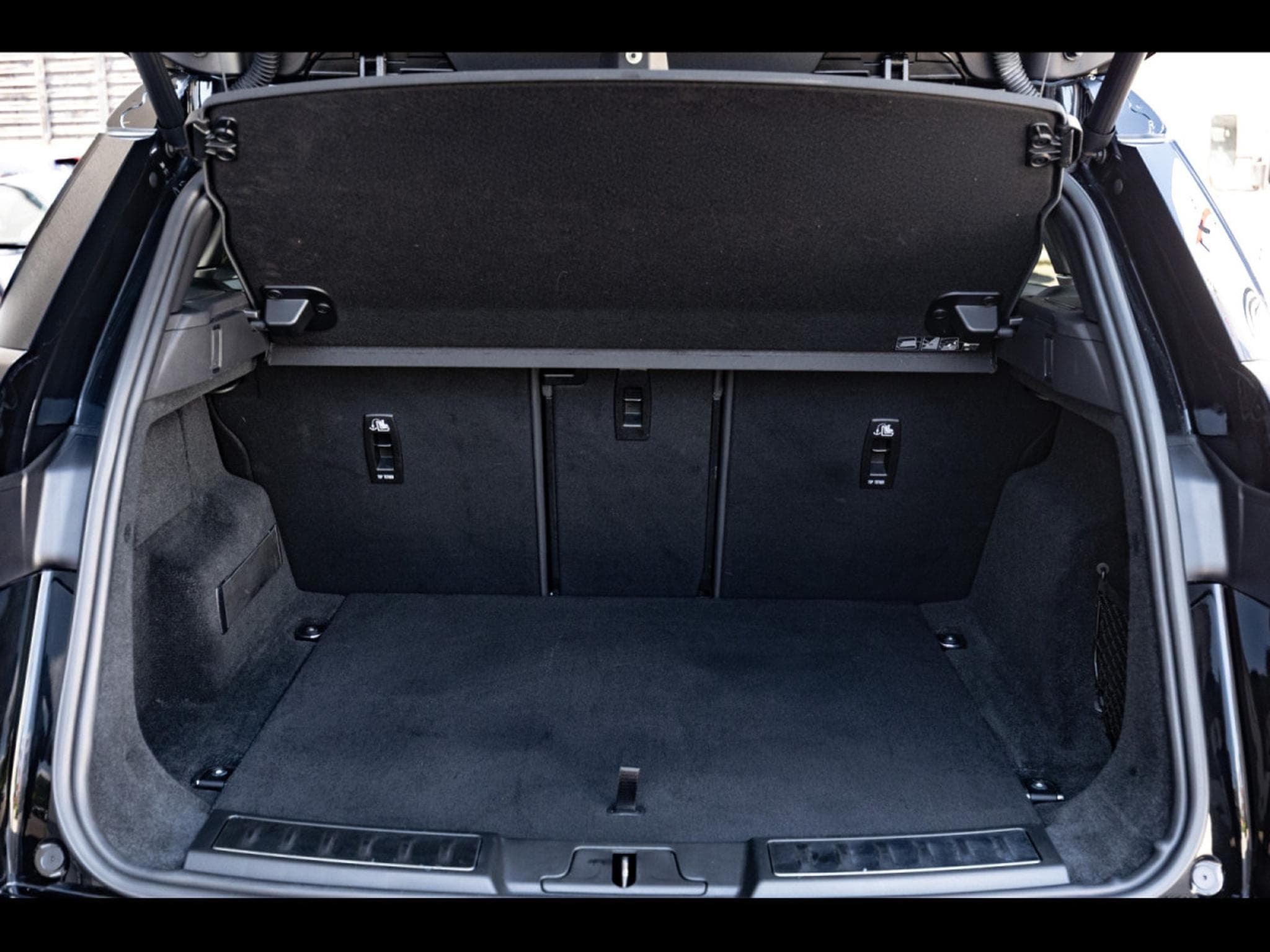 Land-Rover Range Rover Evoque D200 MHEV HSE AWD – PACK BLACK (2024) - Photo 15
