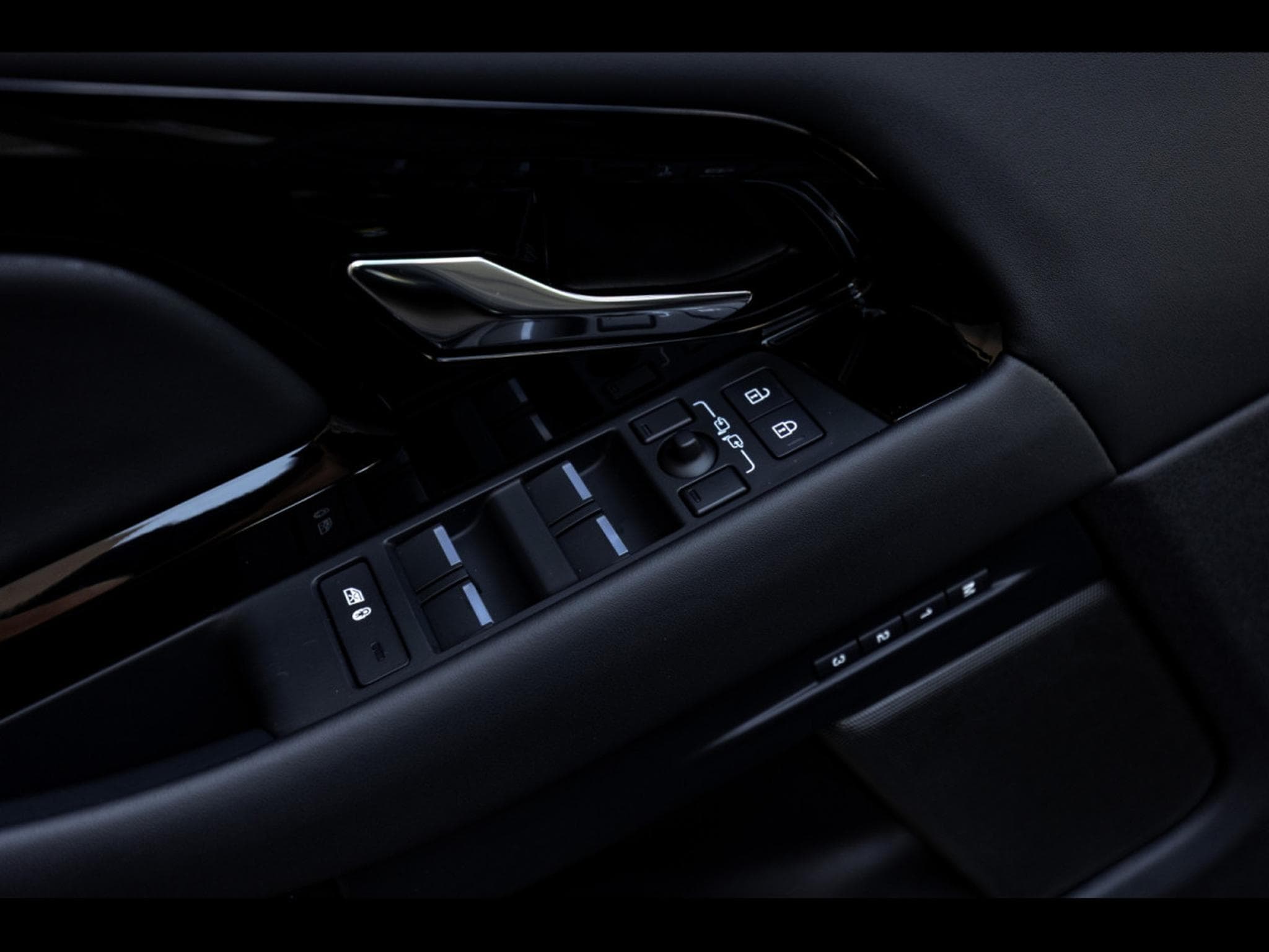 Land-Rover Range Rover Evoque D200 MHEV HSE AWD – PACK BLACK (2024) - Photo 18
