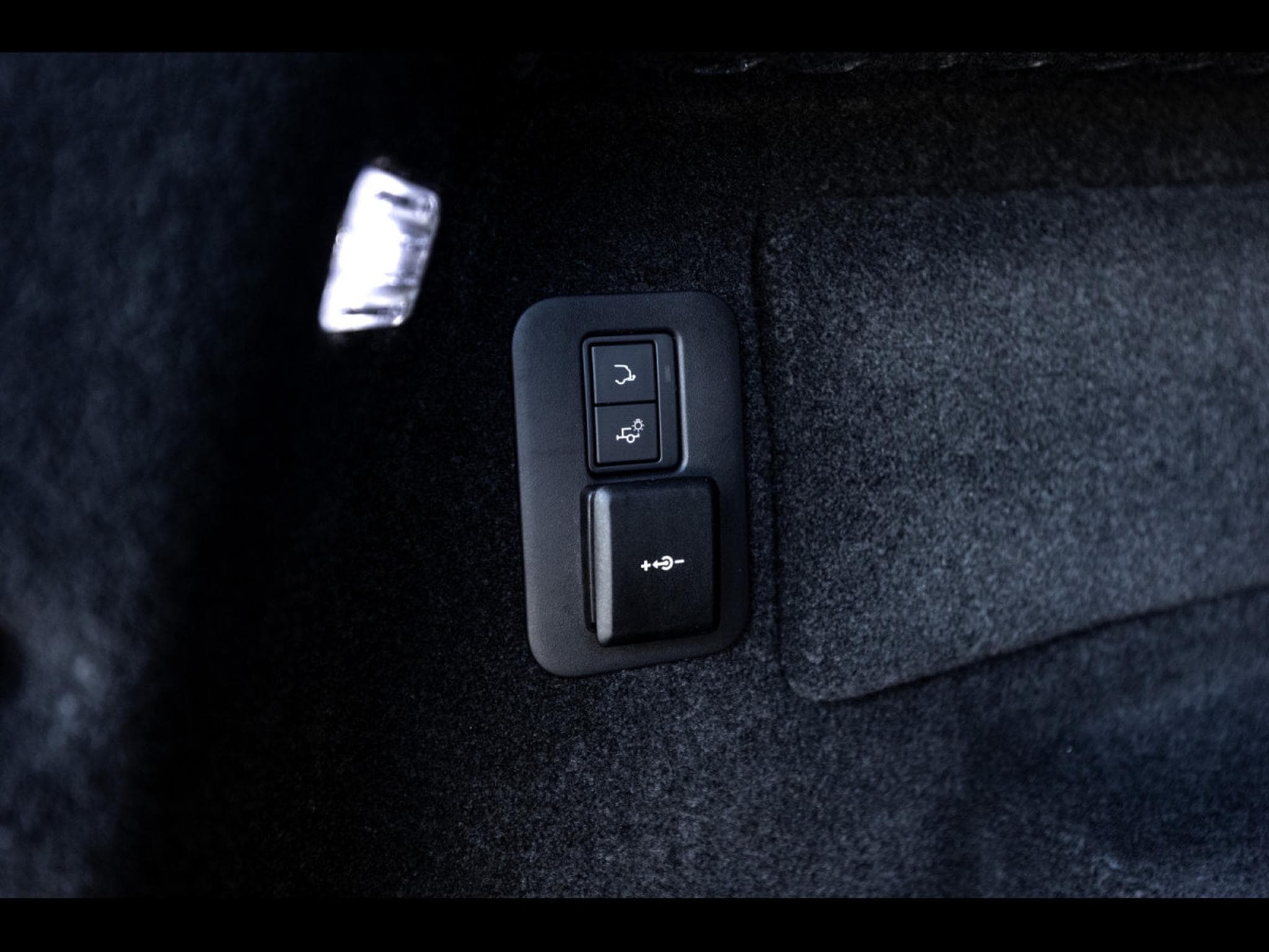 Land-Rover Range Rover Evoque D200 MHEV HSE AWD – PACK BLACK (2024) - Photo 20