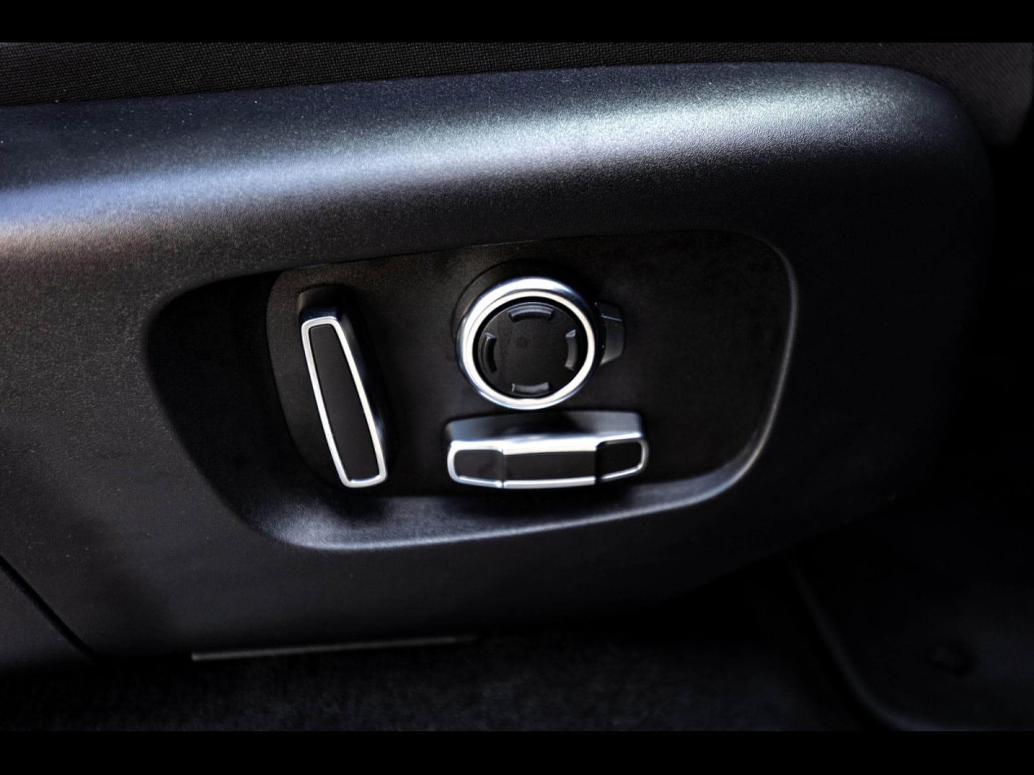 Land-Rover Range Rover Evoque D200 MHEV HSE AWD – PACK BLACK (2024) - Photo 23
