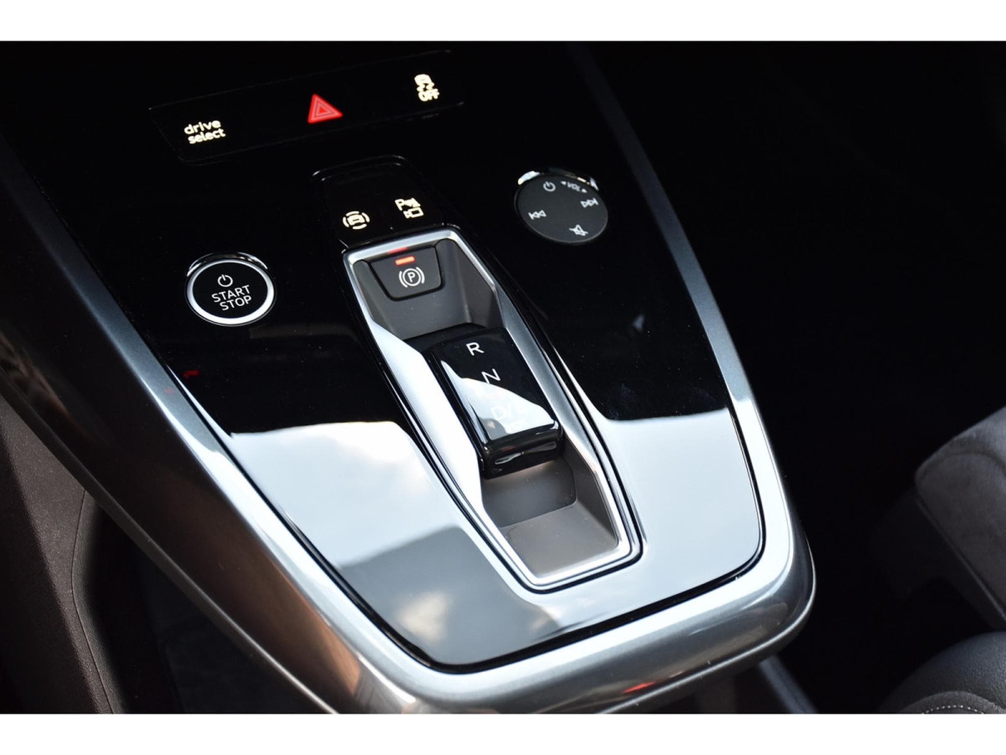Audi Q4 e-tron Sportback 40 S-Line PANO CUIR MEMO ACC SIDE MATRIX HUD (2024) - Photo 16