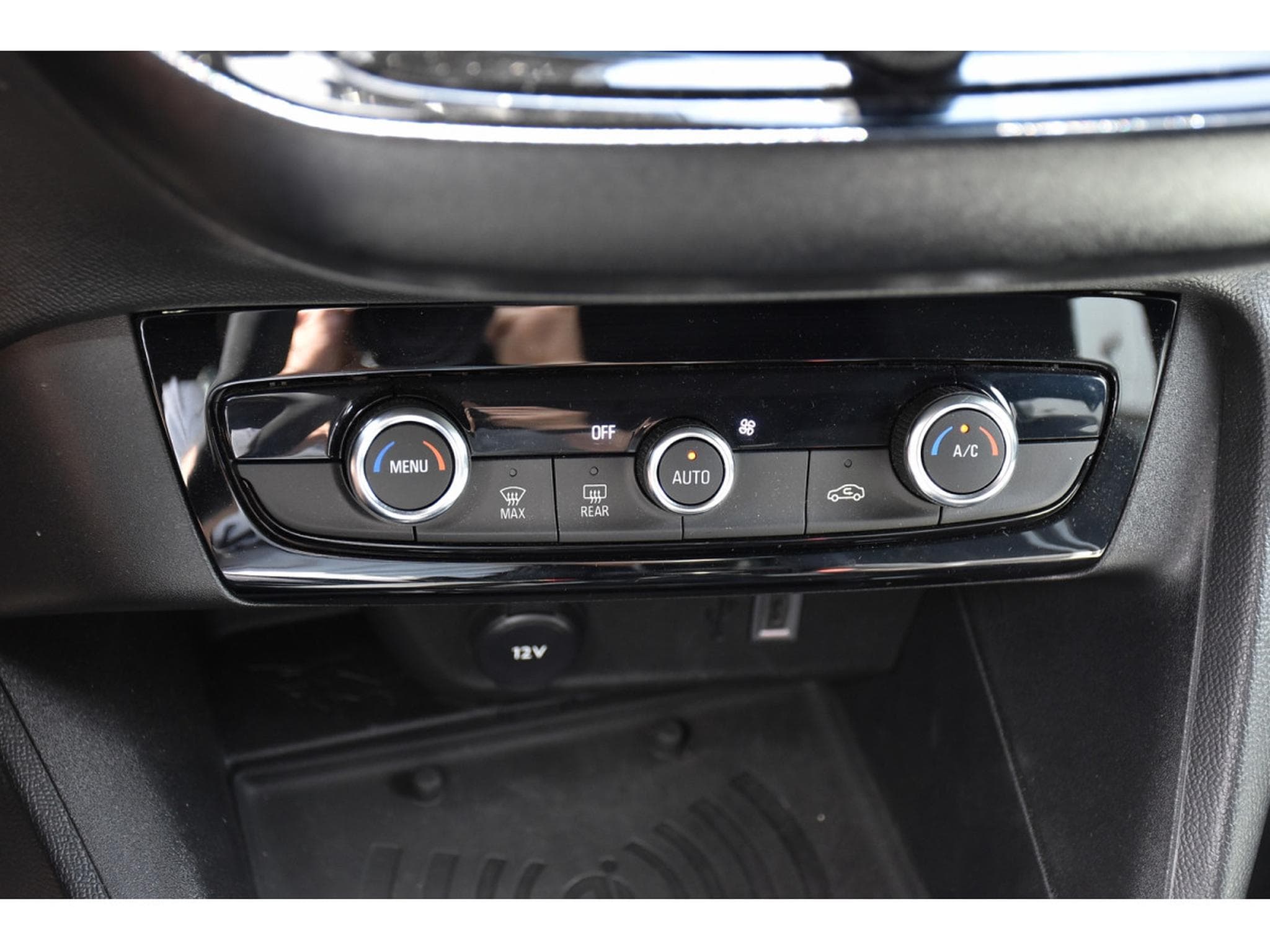 Opel Corsa 1.2 Turbo GS REGUL LANE SIDE GPS CAM KEYLESS 1° MAIN (2025) - Photo 20