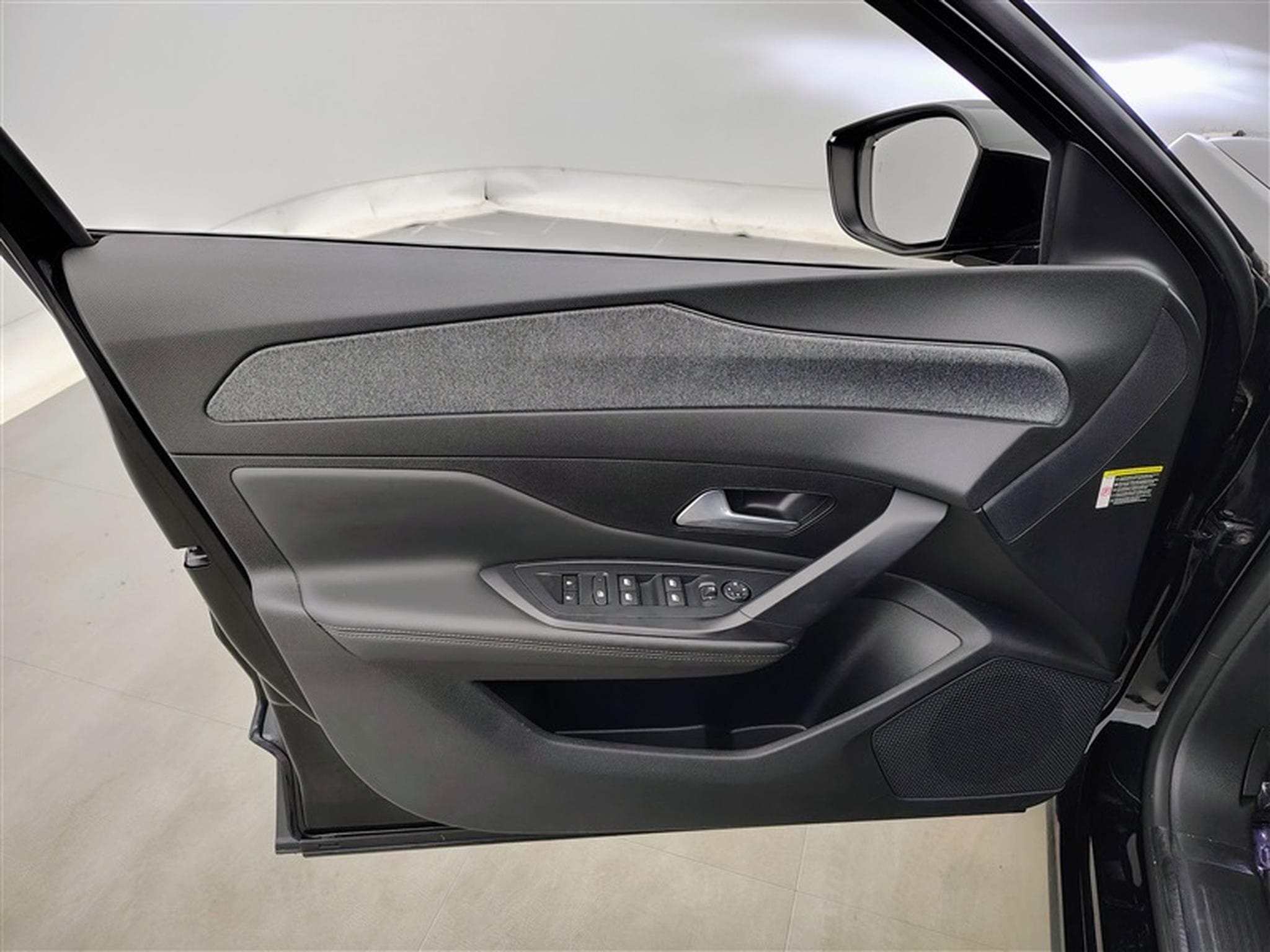 Peugeot 408 1.2 Hybrid 136cv e-DCS6 Allure NAVI / FULL LED / CAMERA 360 (2024) - Photo 16