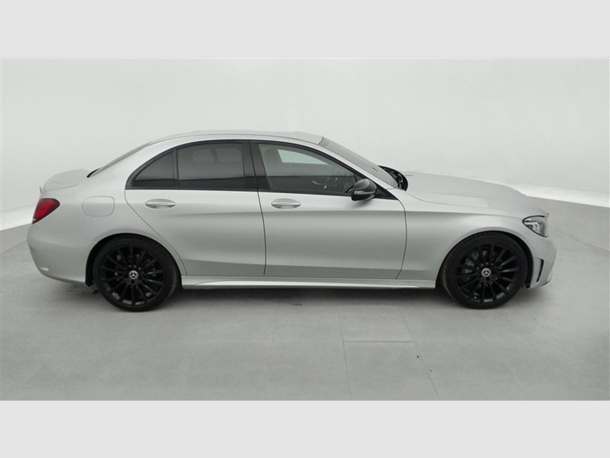 Mercedes C 200 AMG Line (2021) - Photo 24