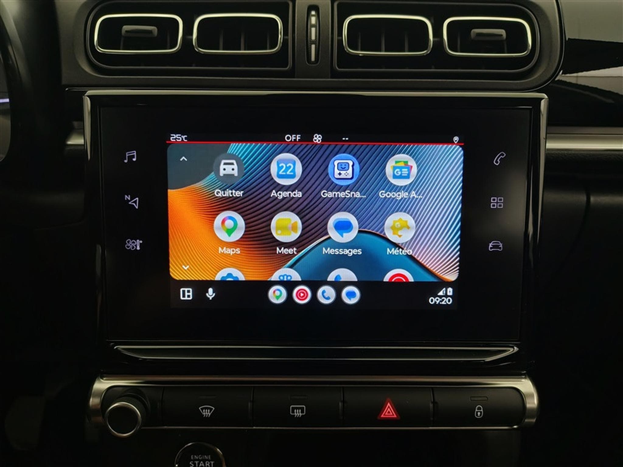 Citroen C3 1.2i PureTech Shine CARPLAY / FULL LED / JA 16" (2023) - Photo 20