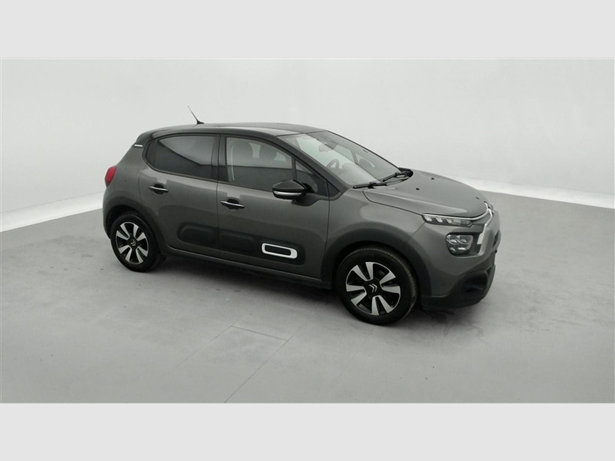 Citroen C3 1.2i PureTech Shine CARPLAY / FULL LED / JA 16" (2023) - Photo 23