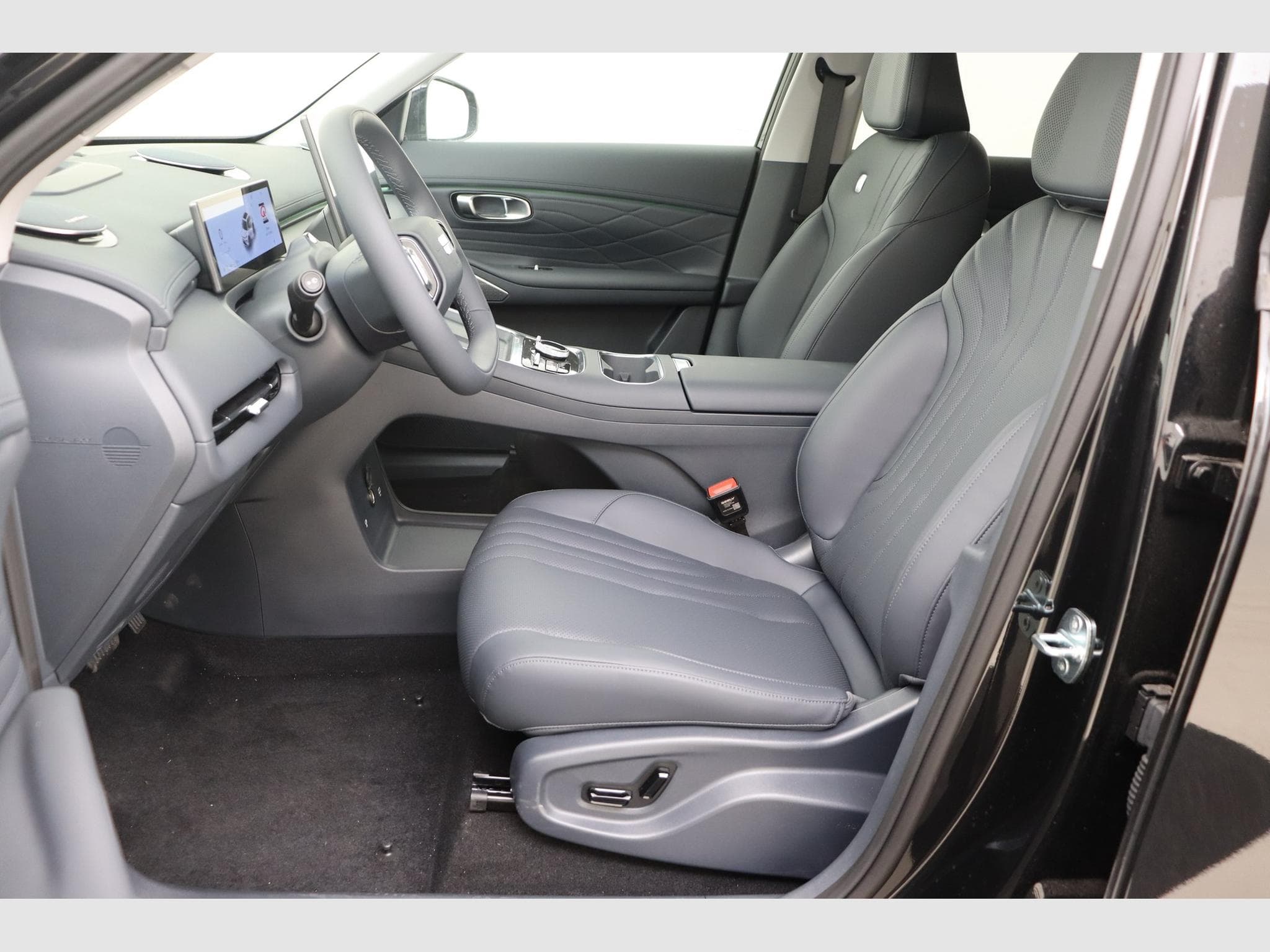 Geely Starray Launch Edition (2026) - Photo 13