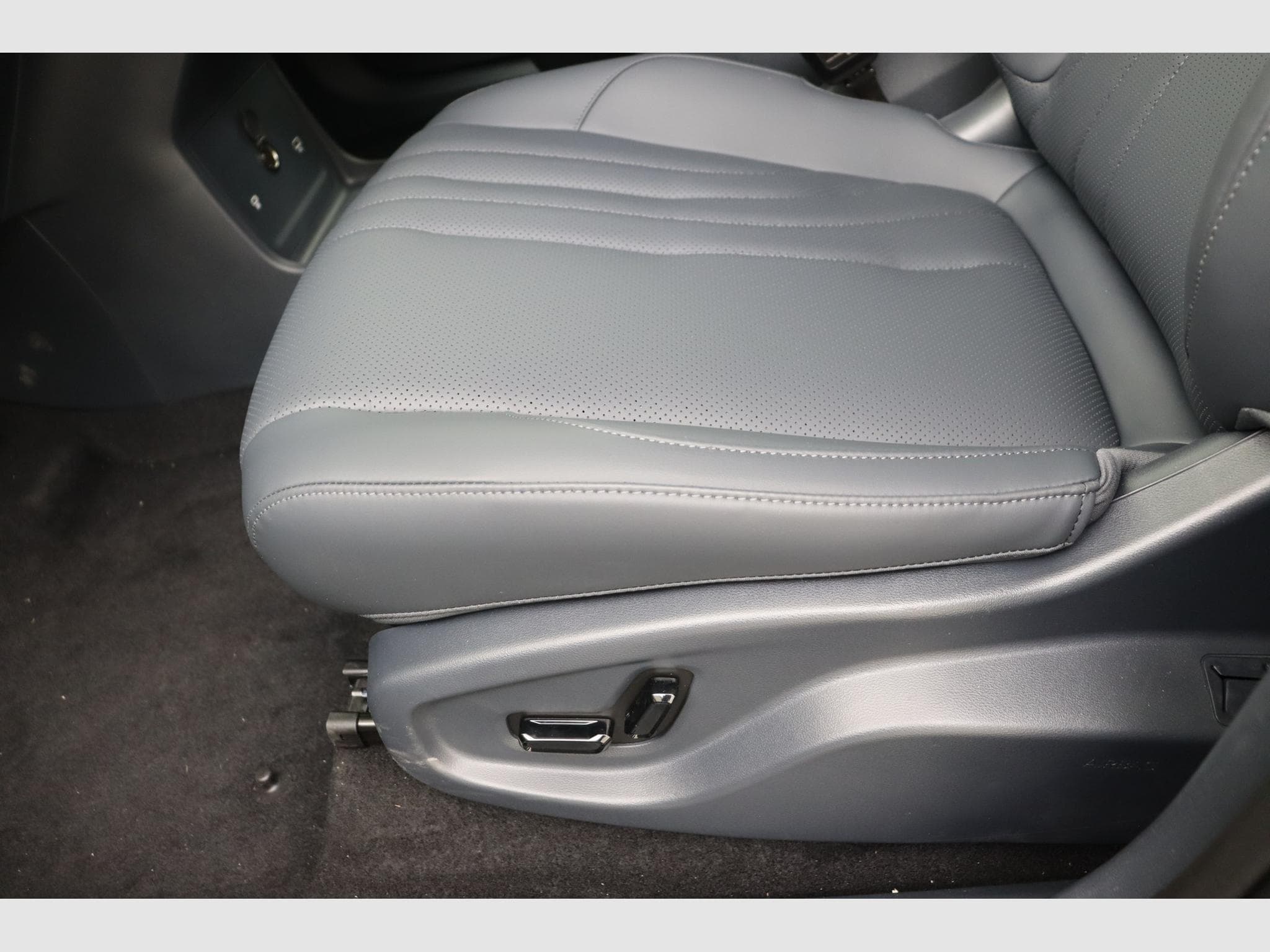 Geely Starray Launch Edition (2026) - Photo 14