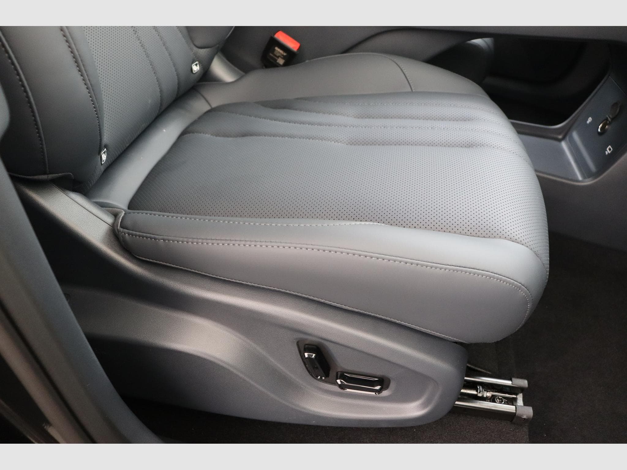 Geely Starray Launch Edition (2026) - Photo 15