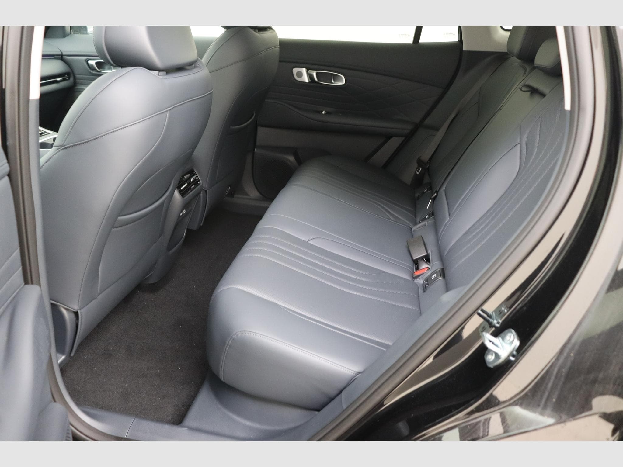 Geely Starray Launch Edition (2026) - Photo 16