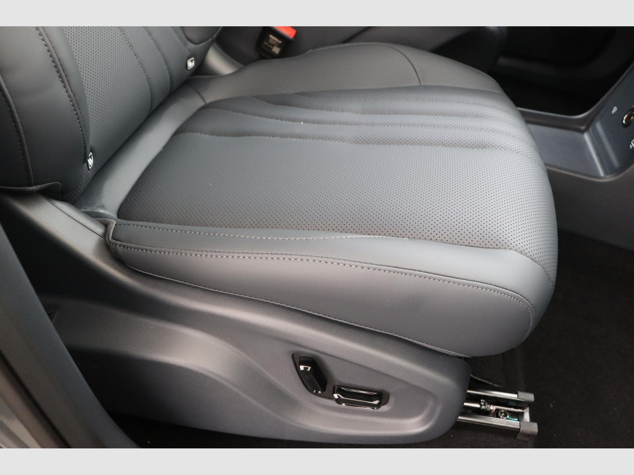 Geely Starray Launch Edition (2026) - Photo 15