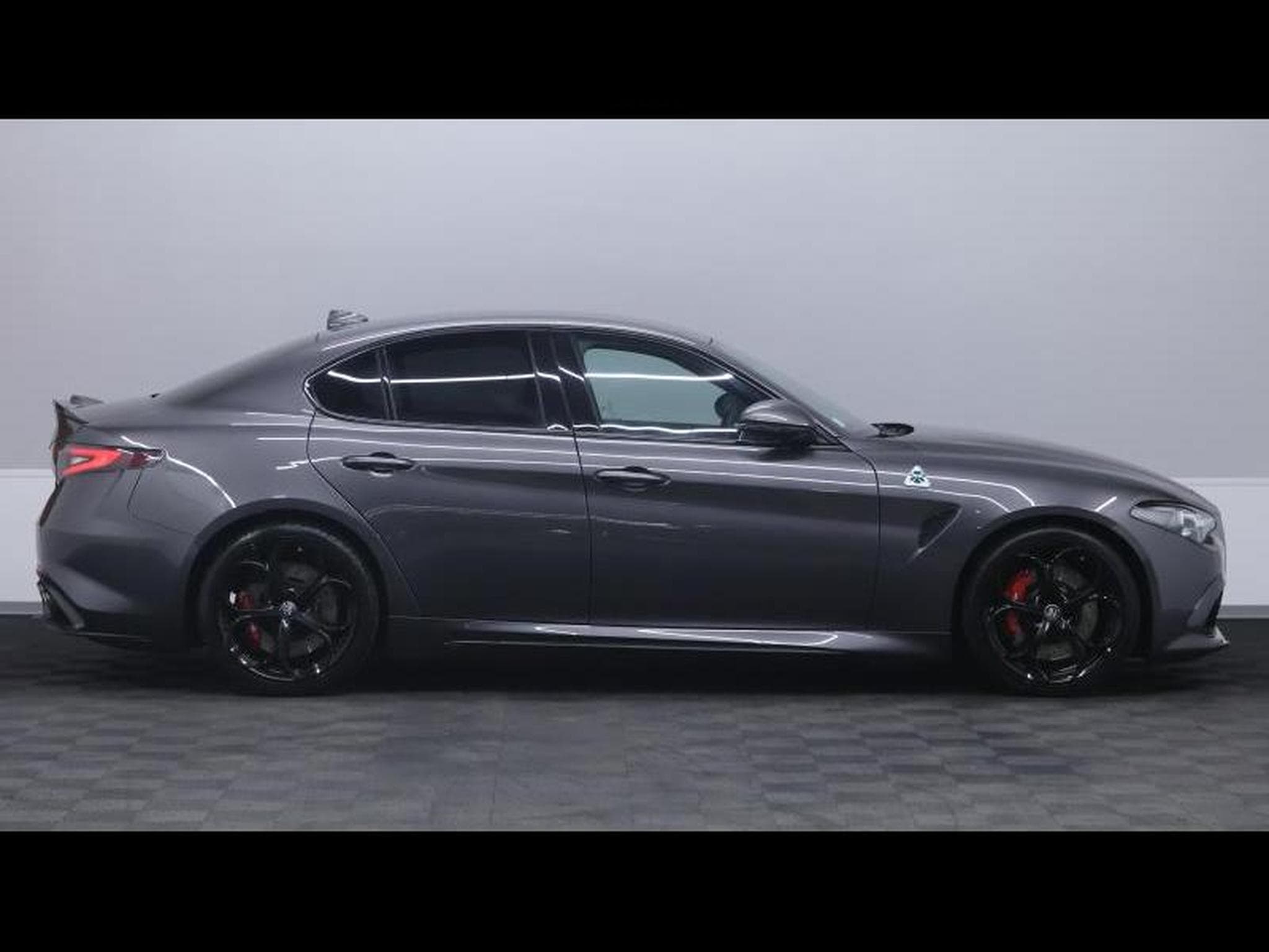 Alfa-Romeo Giulia 2.9 V6 510 Quadrifoglio (2021) - Photo 4