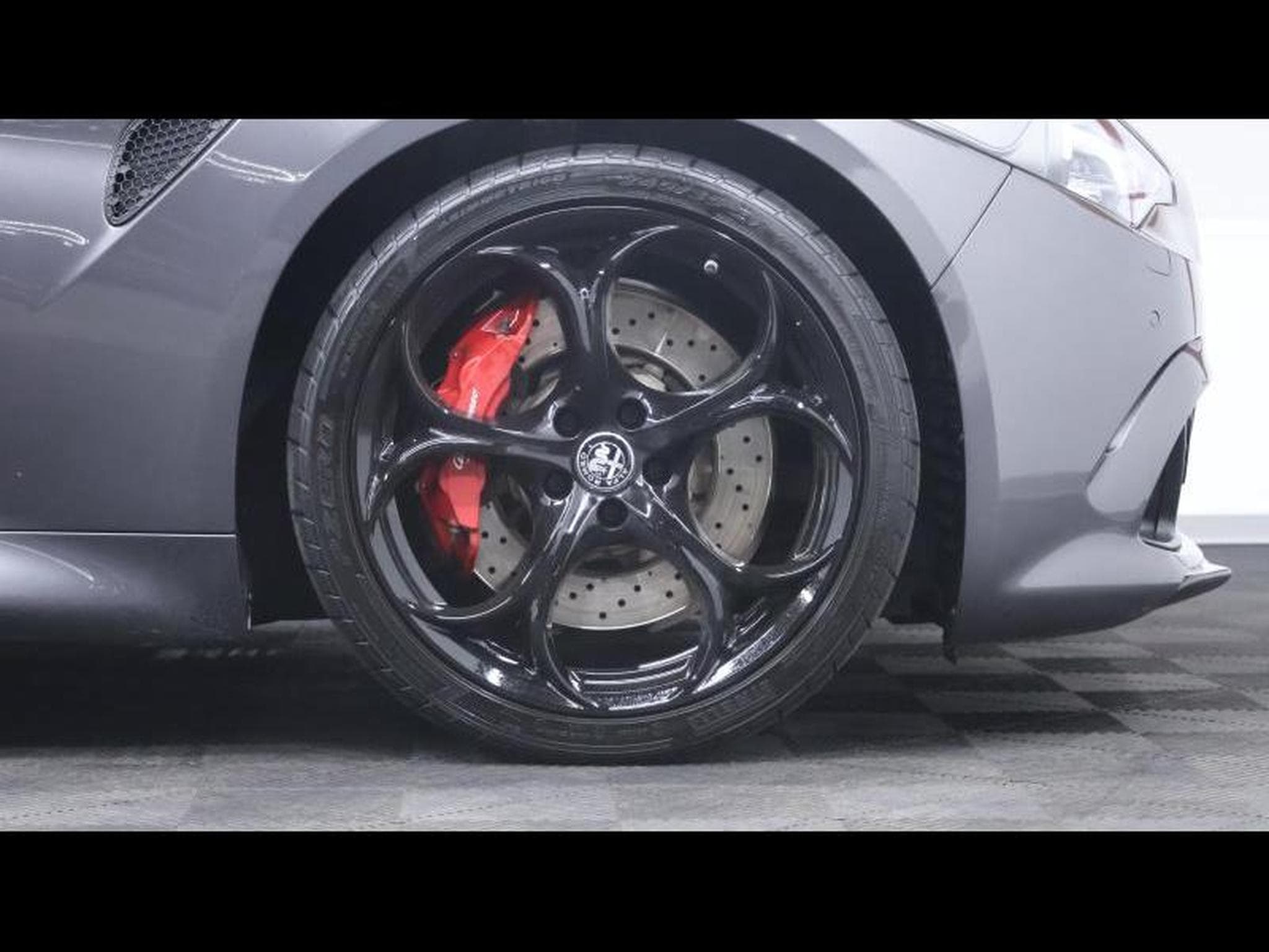 Alfa-Romeo Giulia 2.9 V6 510 Quadrifoglio (2021) - Photo 9