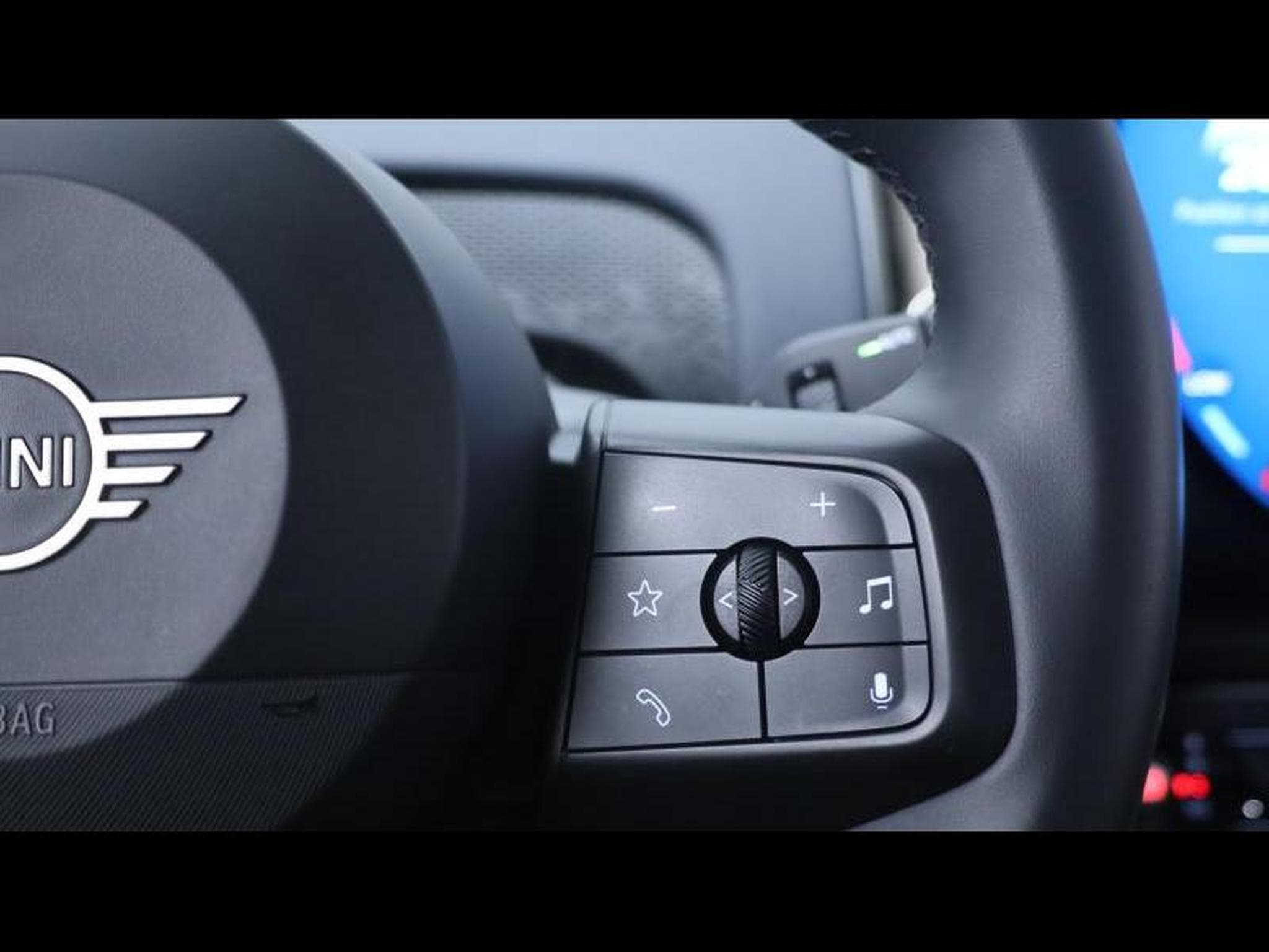 MINI Countryman 1.5 170 MHEV Classic Steptronic (2024) - Photo 18
