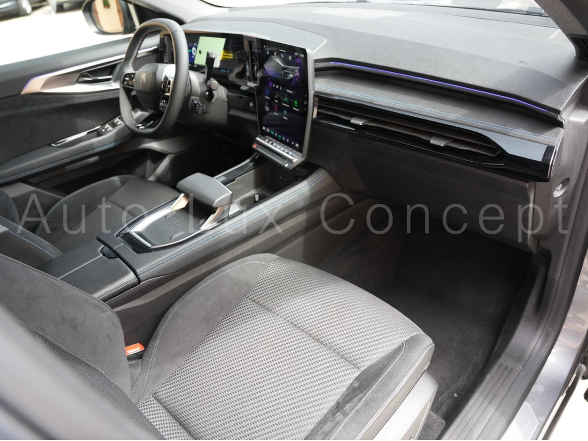 Renault Espace E-Tech Full Hybrid 200 Esprit Alpine 7 places (2025) - Photo 6
