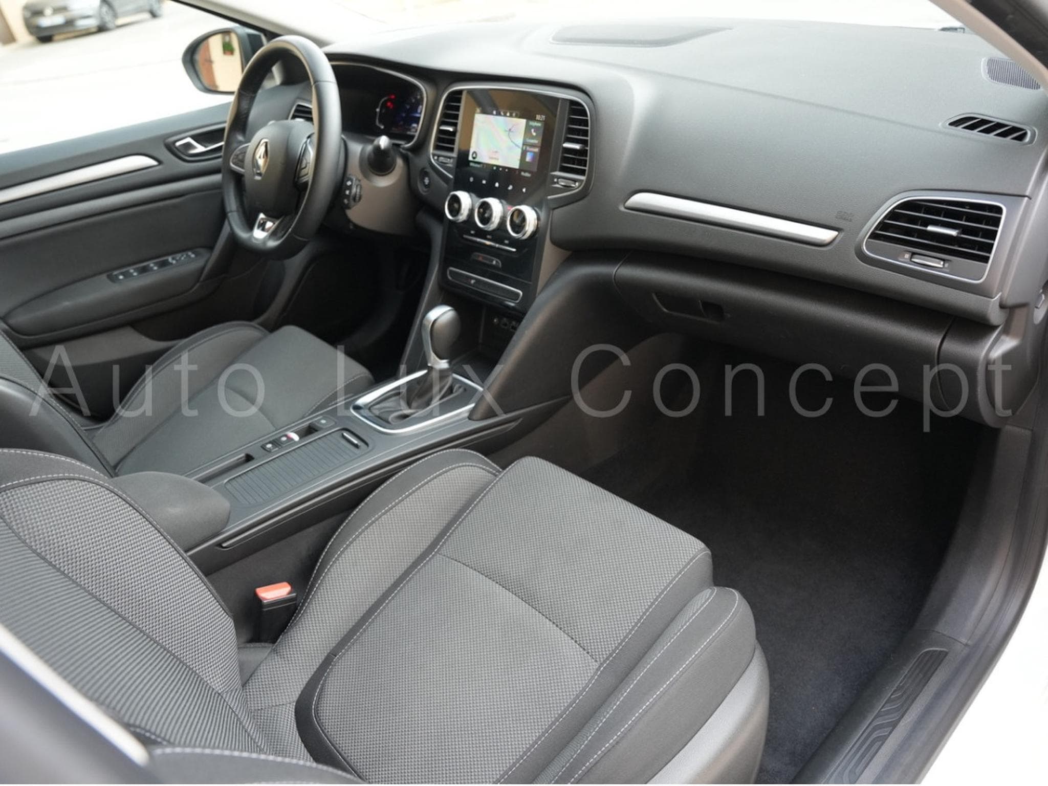Renault Megane 1.5 dCi 115 EDC7 Equilibre (2024) - Photo 6