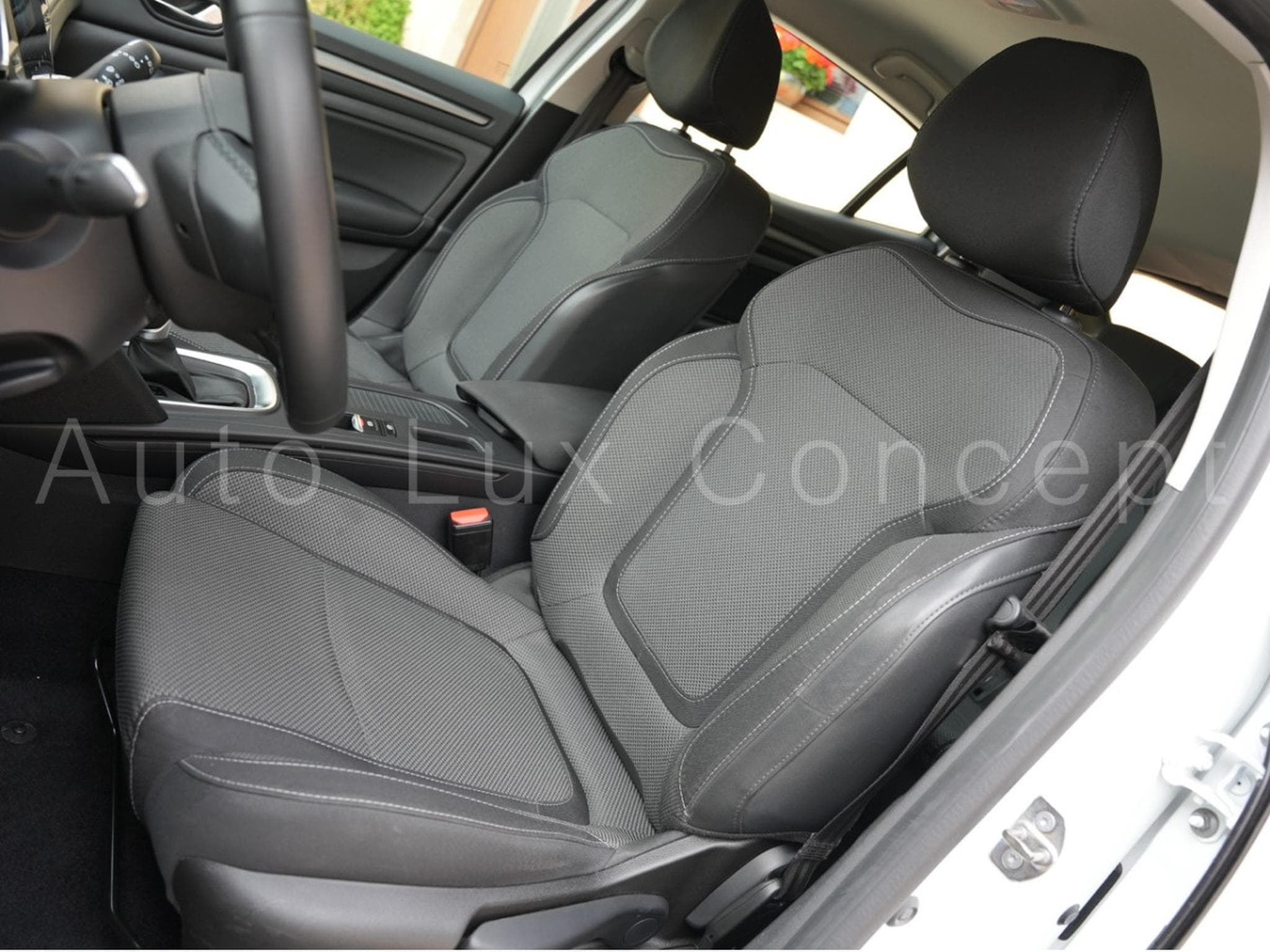Renault Megane 1.5 dCi 115 EDC7 Equilibre (2024) - Photo 7