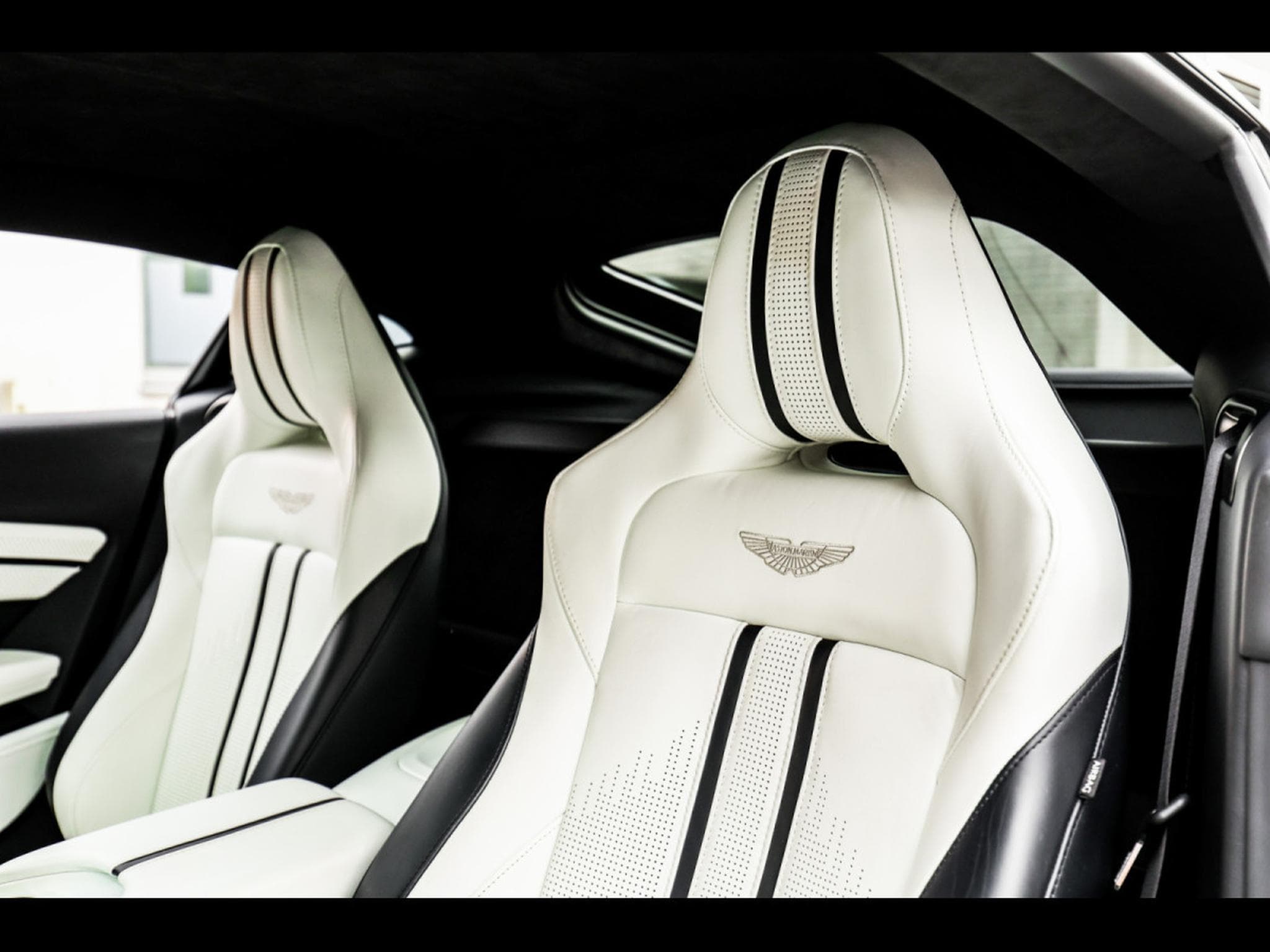 Aston-Martin V8 Vantage VANTAGE COUPE - FULL XPEL (2022) - Photo 11