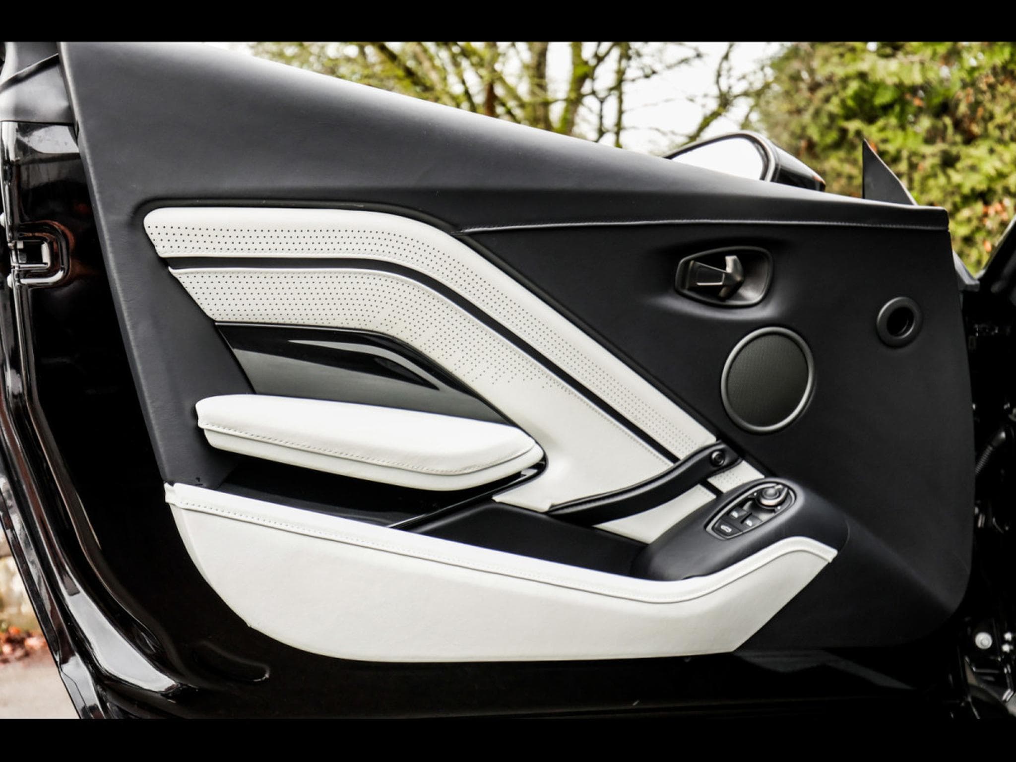 Aston-Martin V8 Vantage VANTAGE COUPE - FULL XPEL (2022) - Photo 8