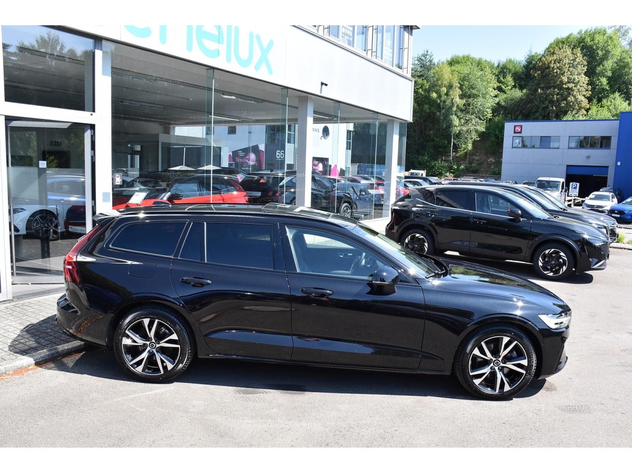 Volvo V60 2.0 B4 Plus Dark Geartronic PANO CUIR MEMO CAM360 HARMAN 1°M (2025) - Photo 3