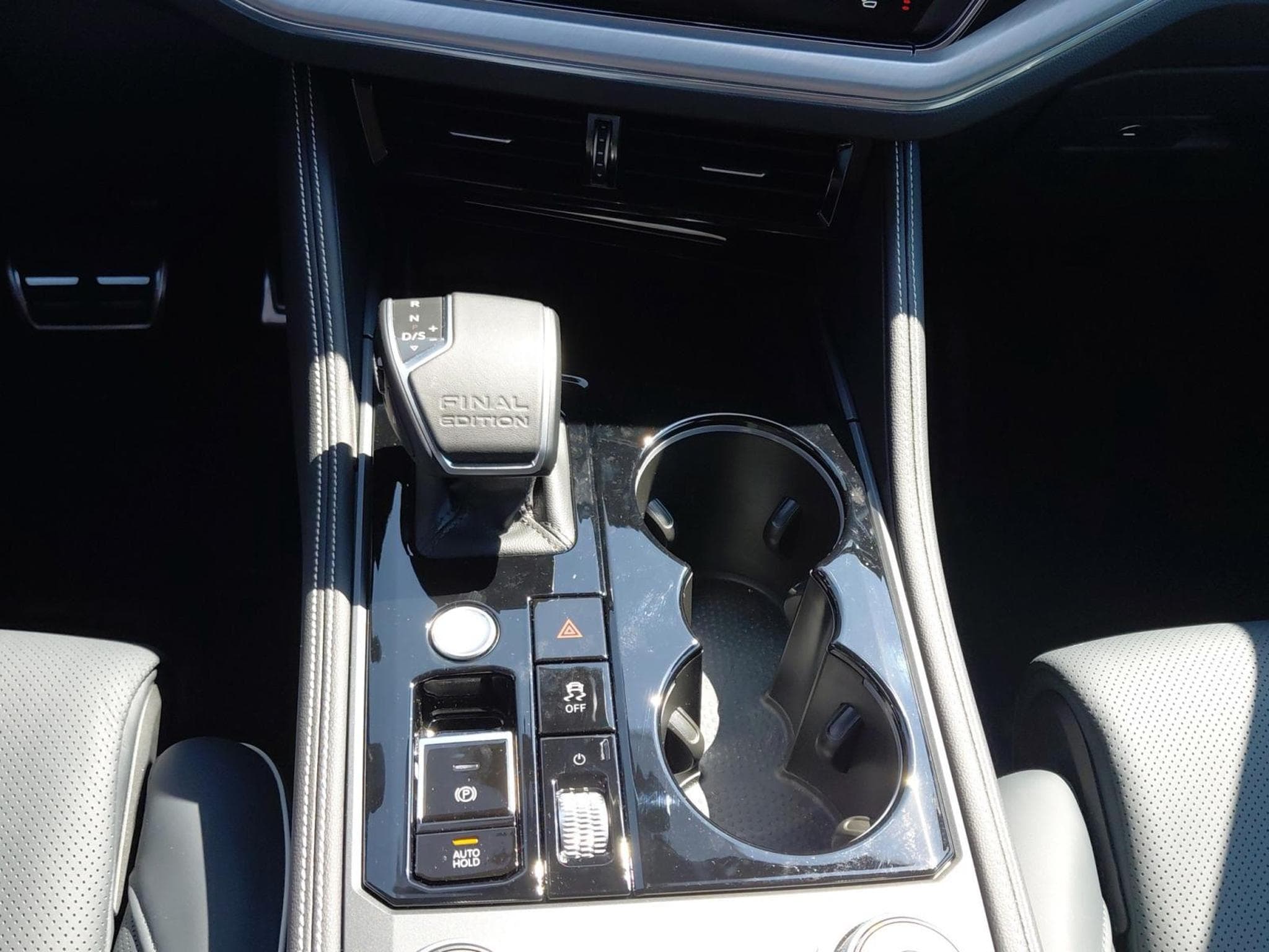 VW Touareg R-Line FINAL EDITION (2026) - Photo 14