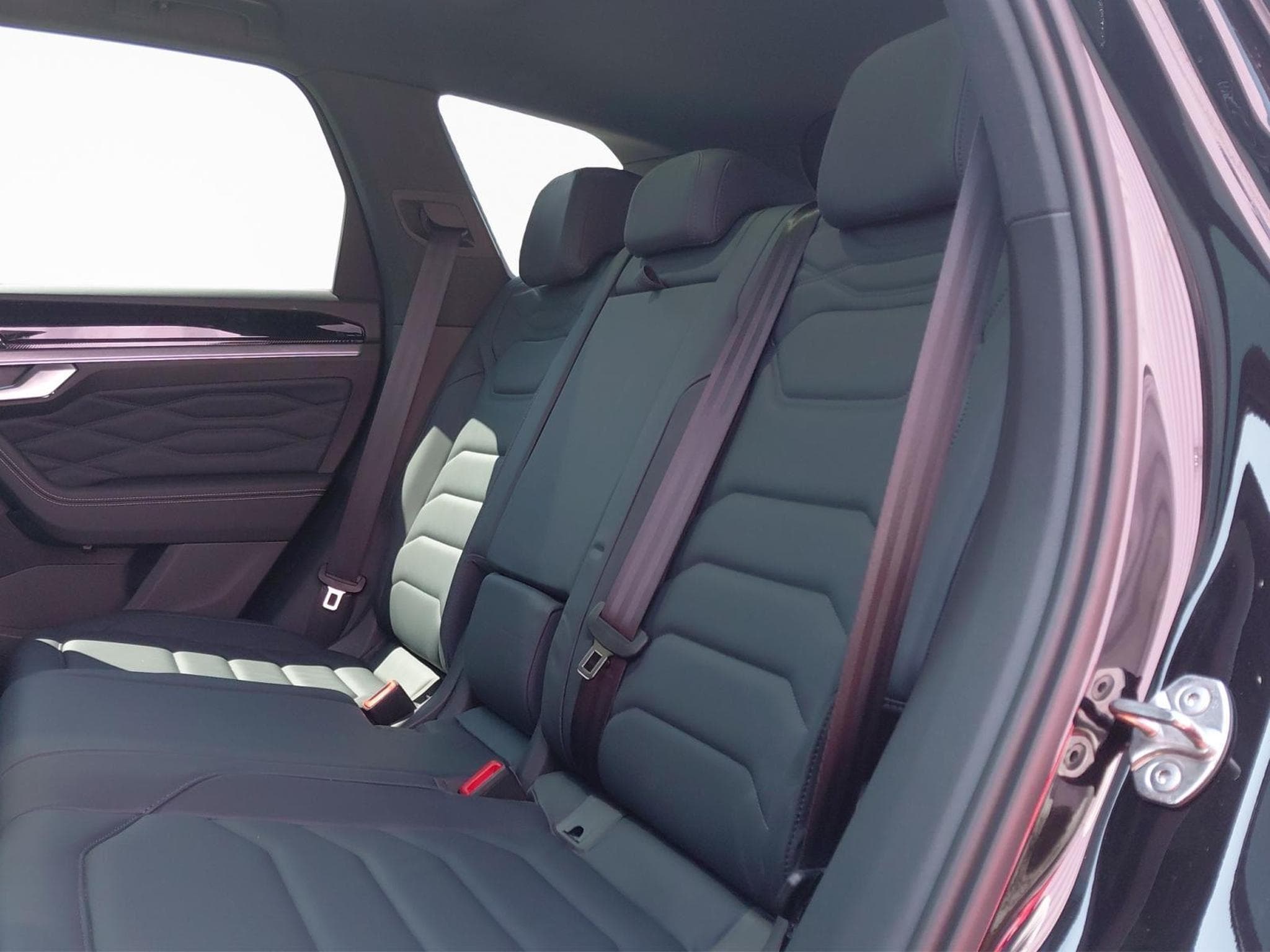 VW Touareg R-Line FINAL EDITION (2026) - Photo 18