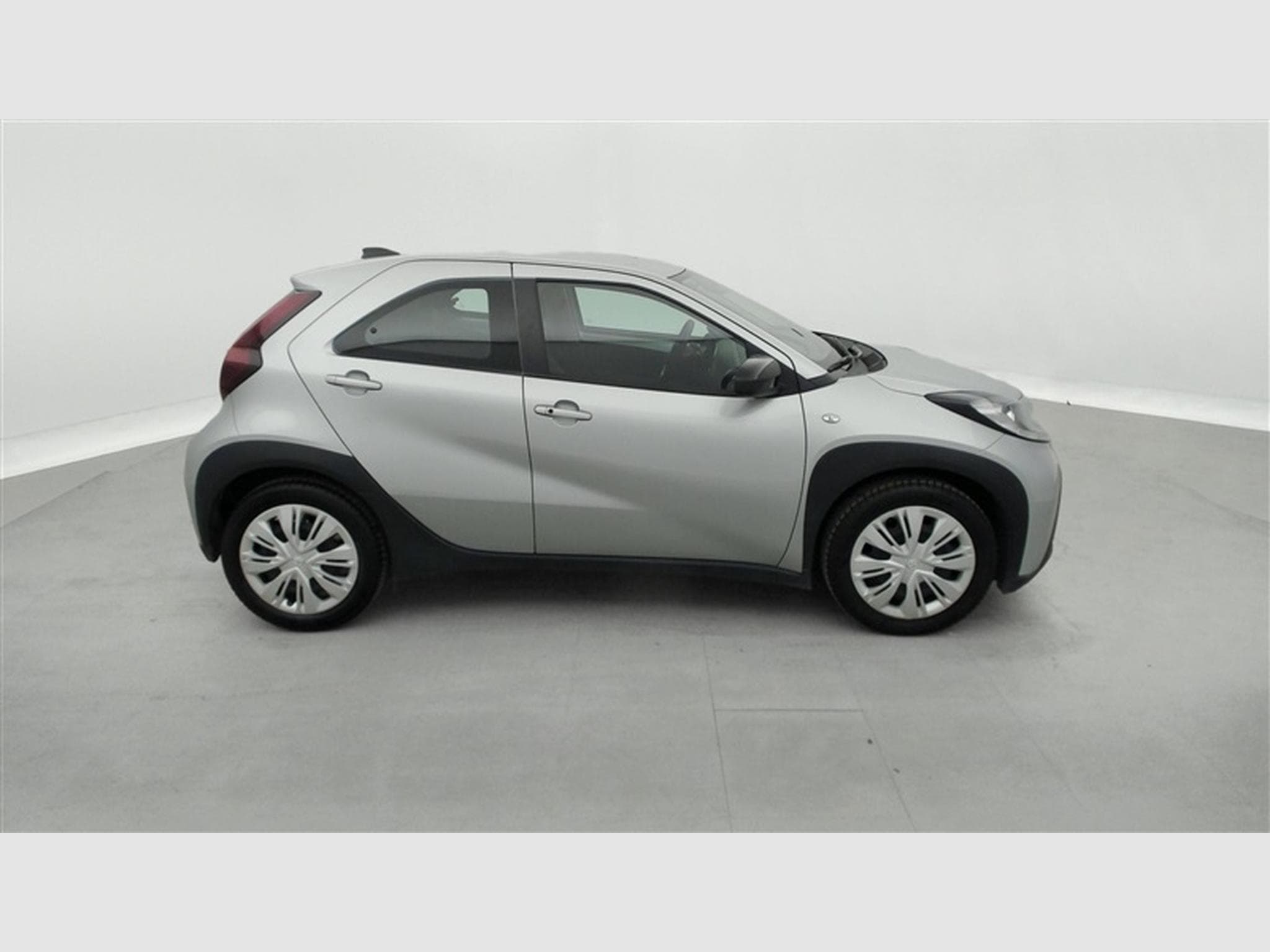Toyota Aygo 1.0i VVT-i X play (2023) - Photo 24