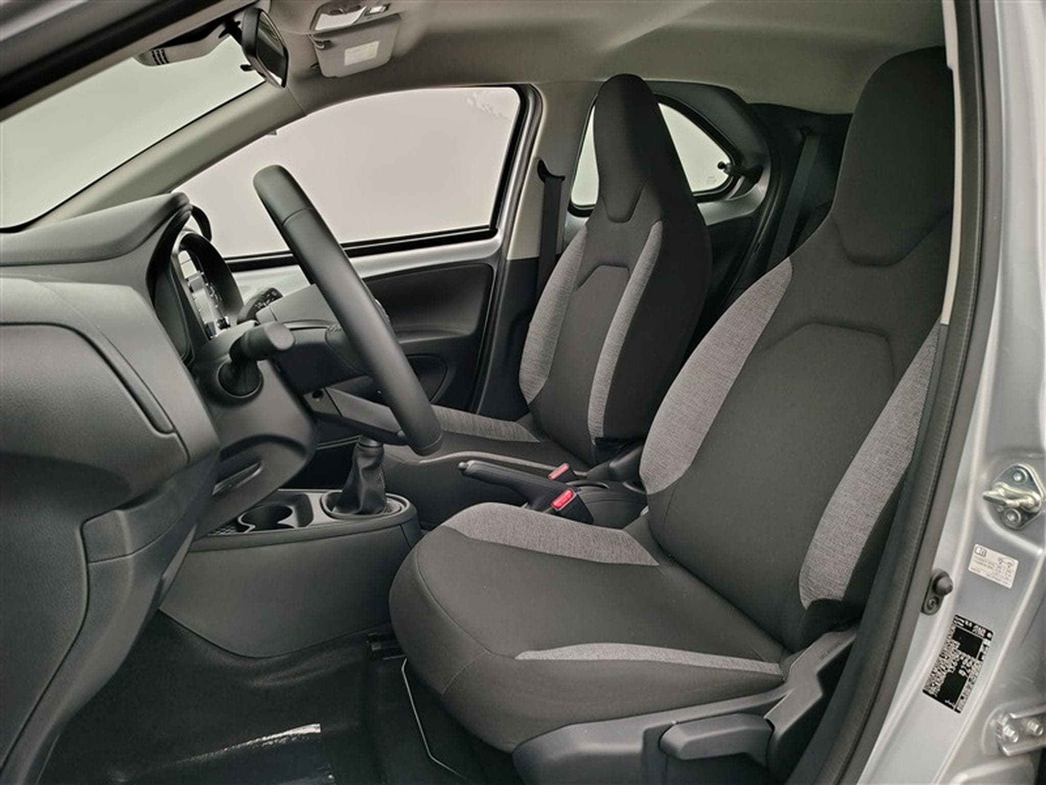 Toyota Aygo 1.0i VVT-i X play (2023) - Photo 7