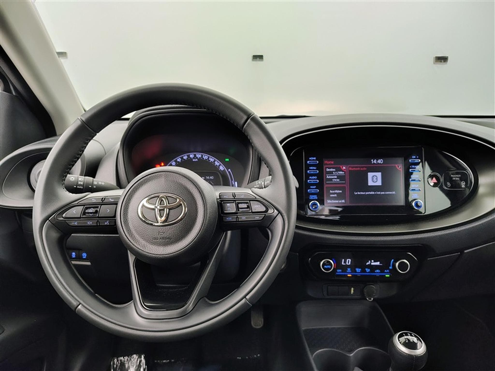 Toyota Aygo 1.0i VVT-i X play (2023) - Photo 9
