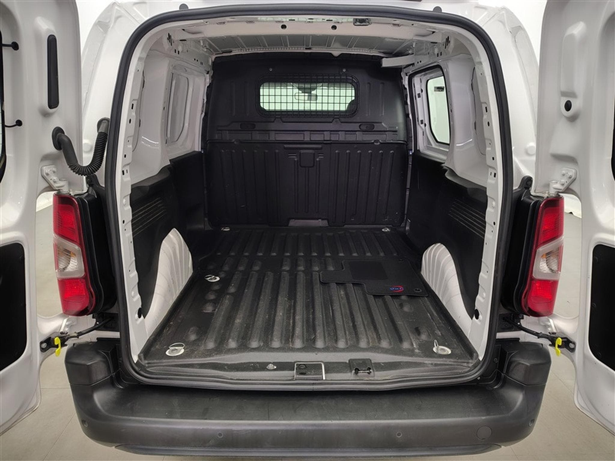 Citroen Berlingo 1.5 BlueHDi M Light Club S/S (6.2) (2021) - Photo 14