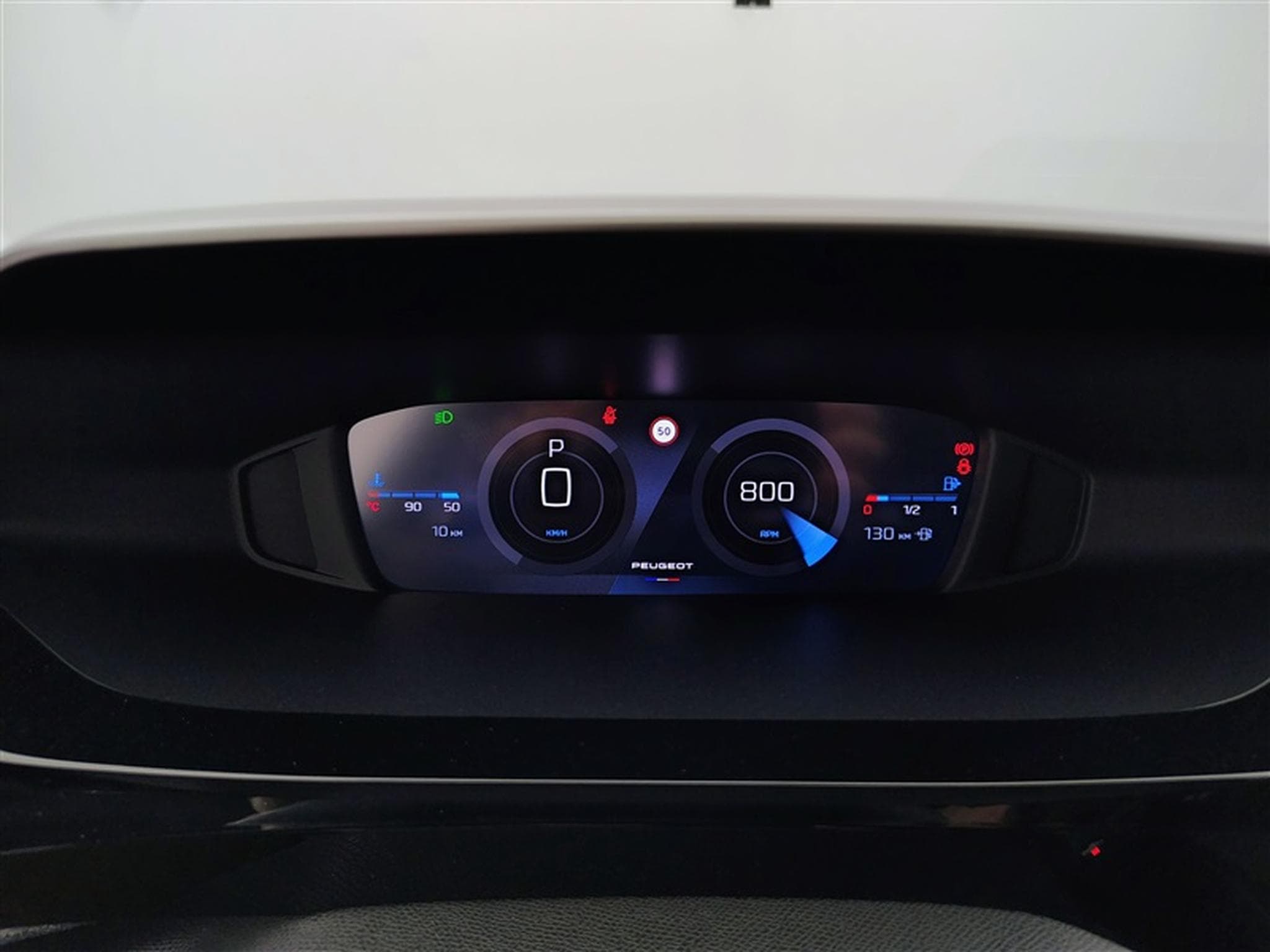 Peugeot 308 1.5 BlueHDi 130cv EAT8 Allure NAVI / FULL LED / CAMERA 360° (2026) - Photo 10