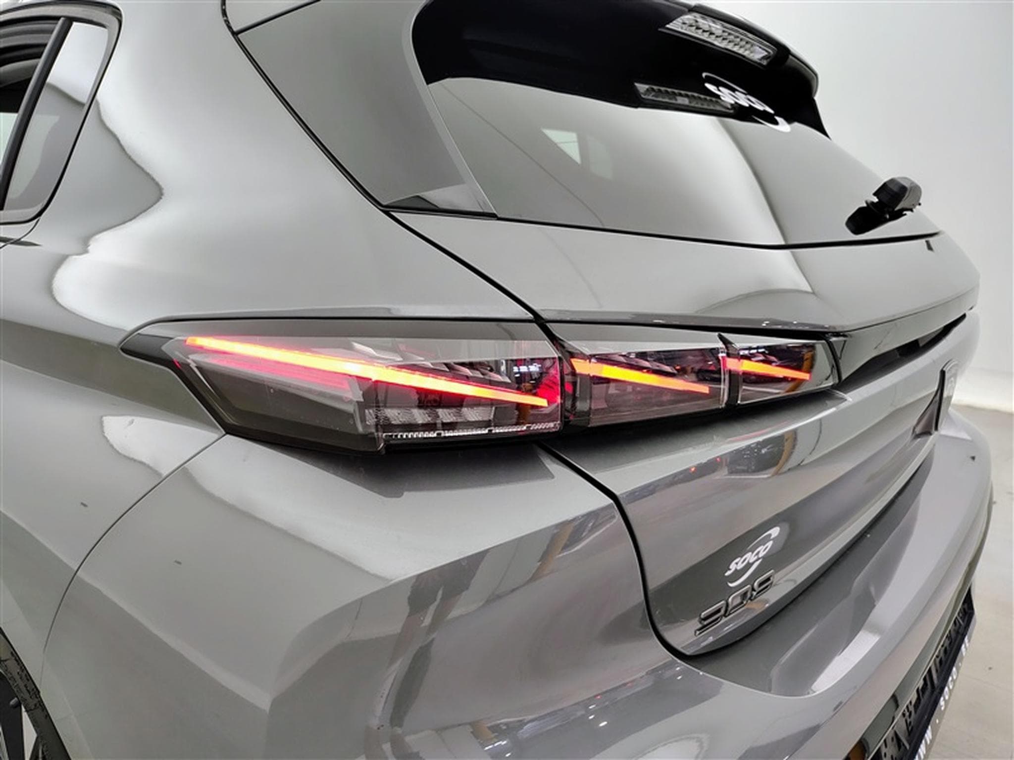 Peugeot 308 1.5 BlueHDi 130cv EAT8 Allure NAVI / FULL LED / CAMERA 360° (2026) - Photo 16