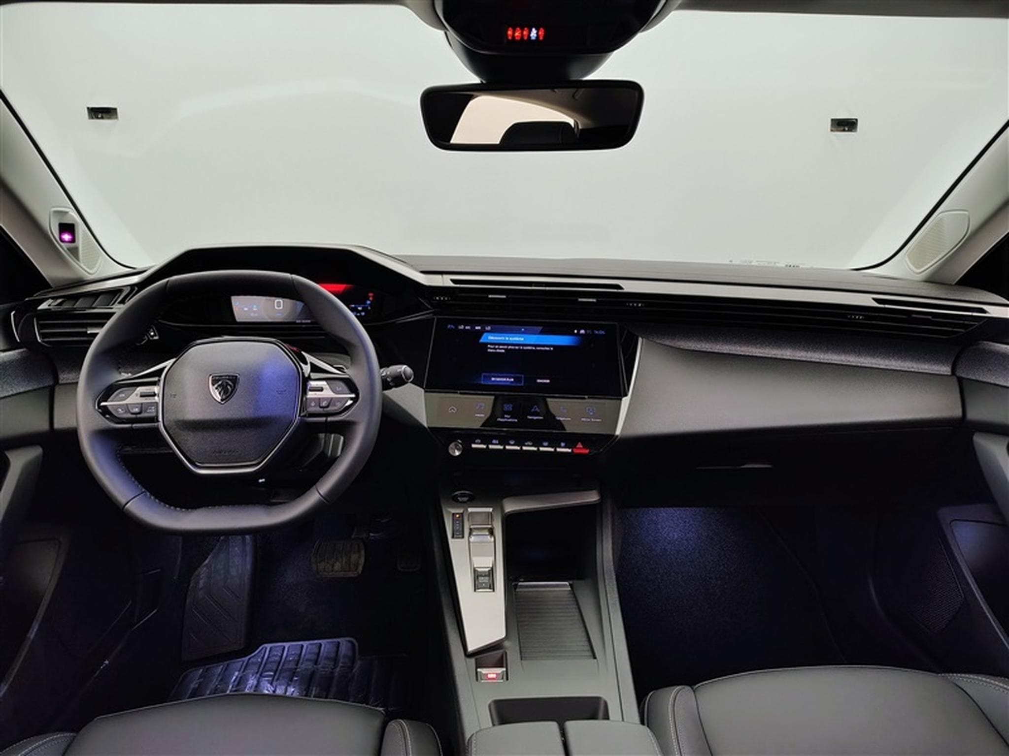 Peugeot 308 1.5 BlueHDi 130cv EAT8 Allure NAVI / FULL LED / CAMERA 360° (2026) - Photo 8