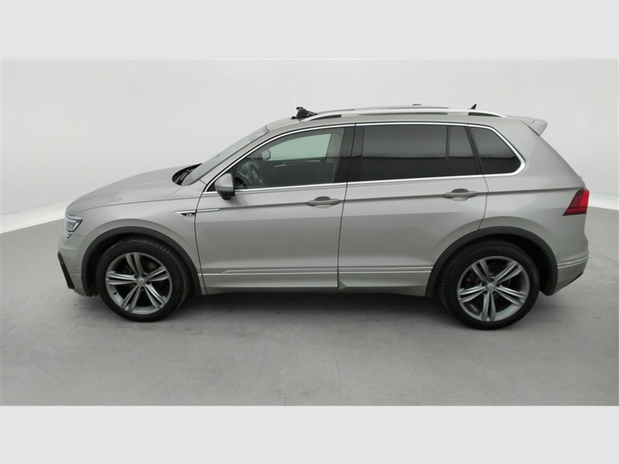 VW Tiguan 2.0 TDI SCR R-Line DSG (2020) - Photo 3