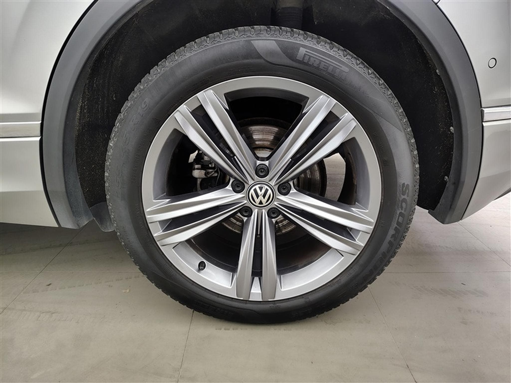 VW Tiguan 2.0 TDI SCR R-Line DSG (2020) - Photo 6