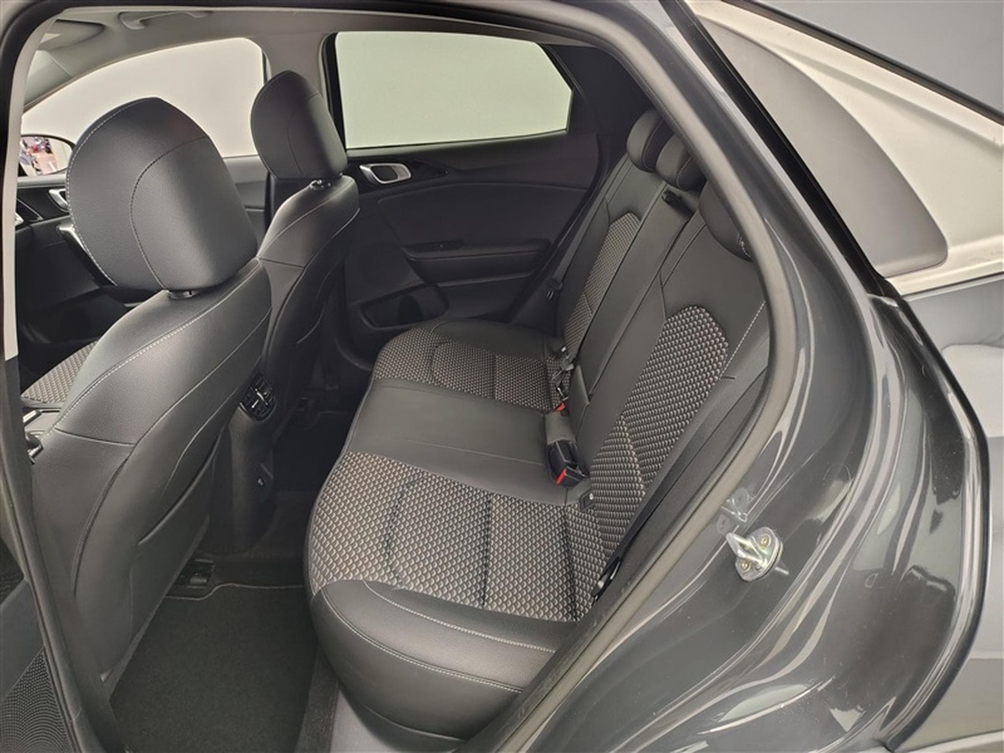 Kia XCeed 1.6 CRDi MHEV Pulse (2023) - Photo 13