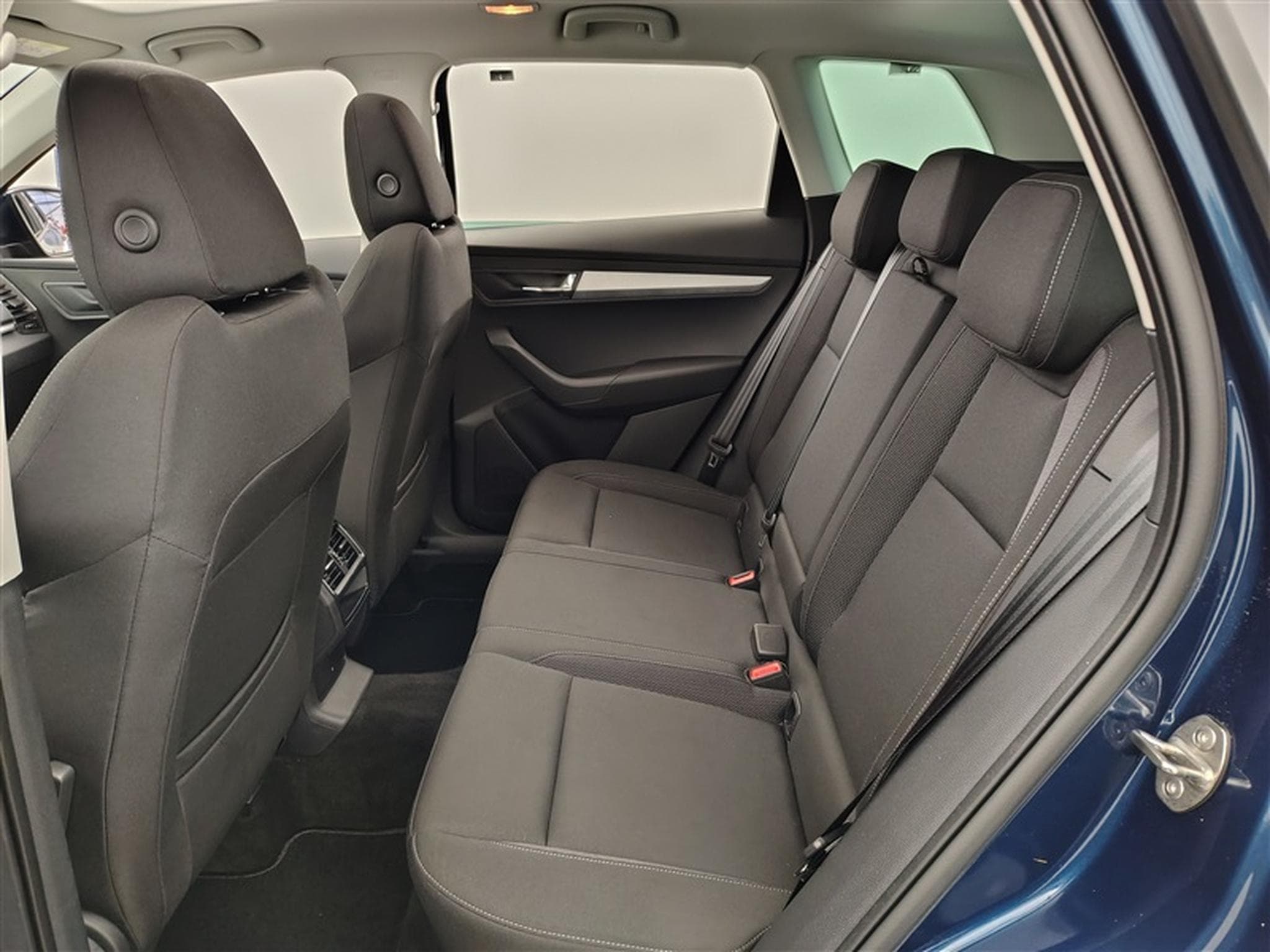 Skoda Karoq 1.0 TSI Clever CARPLAY / FULL LED / CLIM (2023) - Photo 13