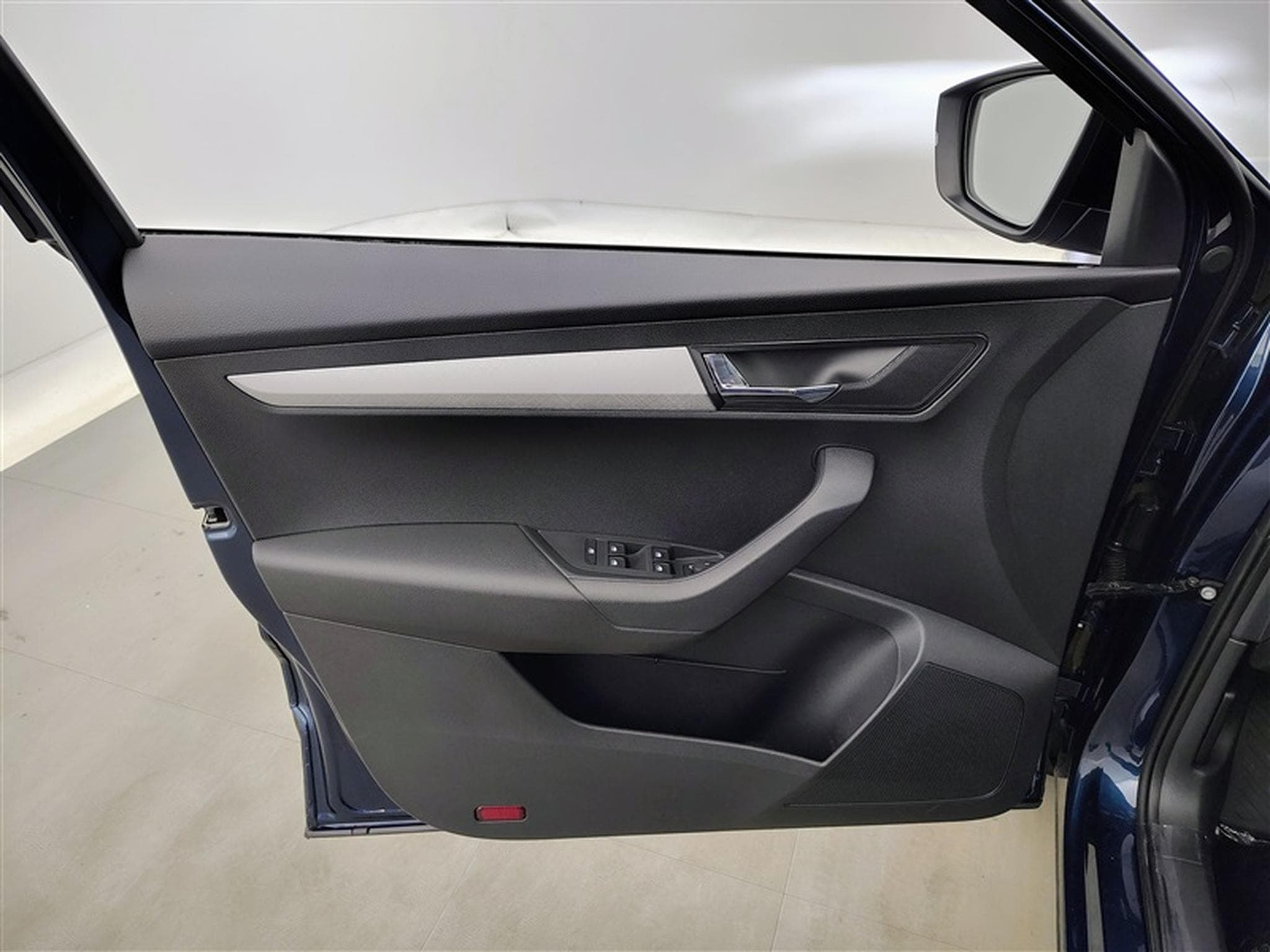 Skoda Karoq 1.0 TSI Clever CARPLAY / FULL LED / CLIM (2023) - Photo 17