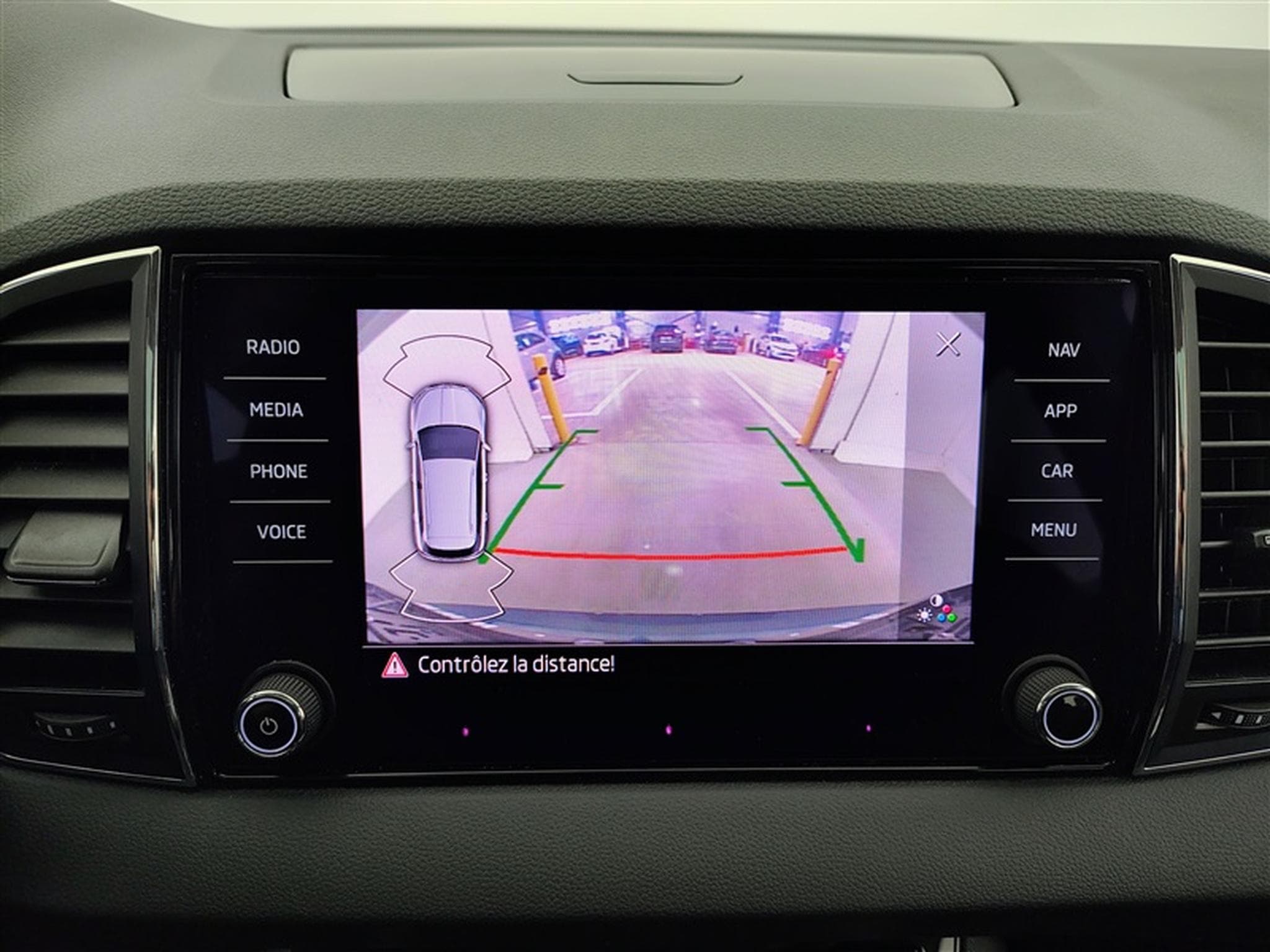 Skoda Karoq 1.0 TSI Clever CARPLAY / FULL LED / CLIM (2023) - Photo 18
