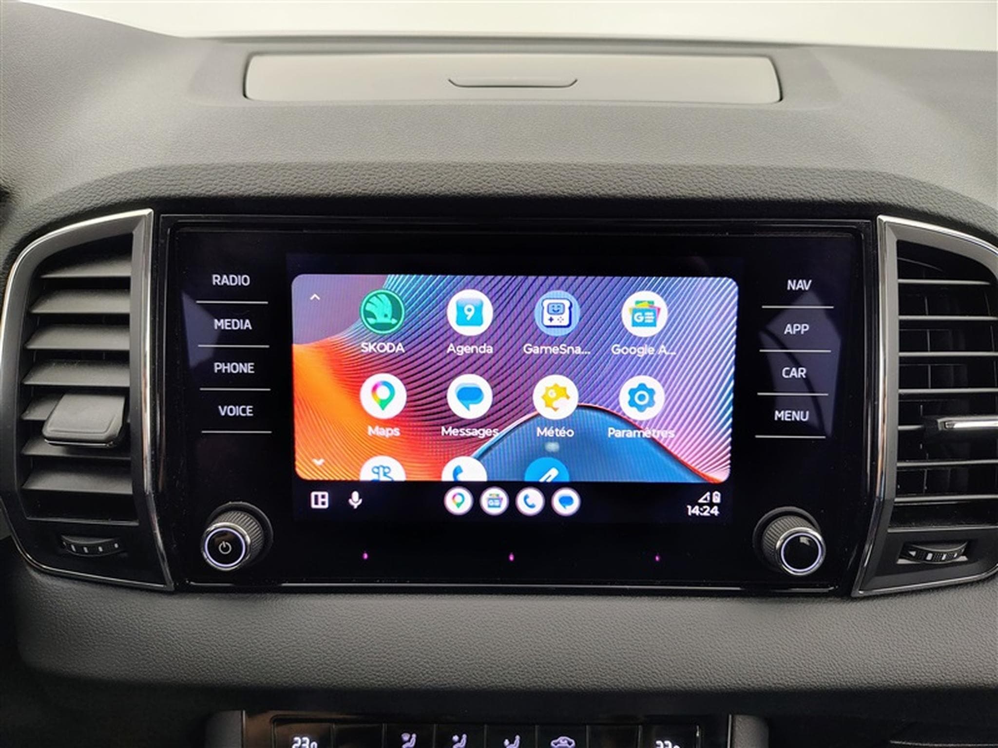 Skoda Karoq 1.0 TSI Clever CARPLAY / FULL LED / CLIM (2023) - Photo 21