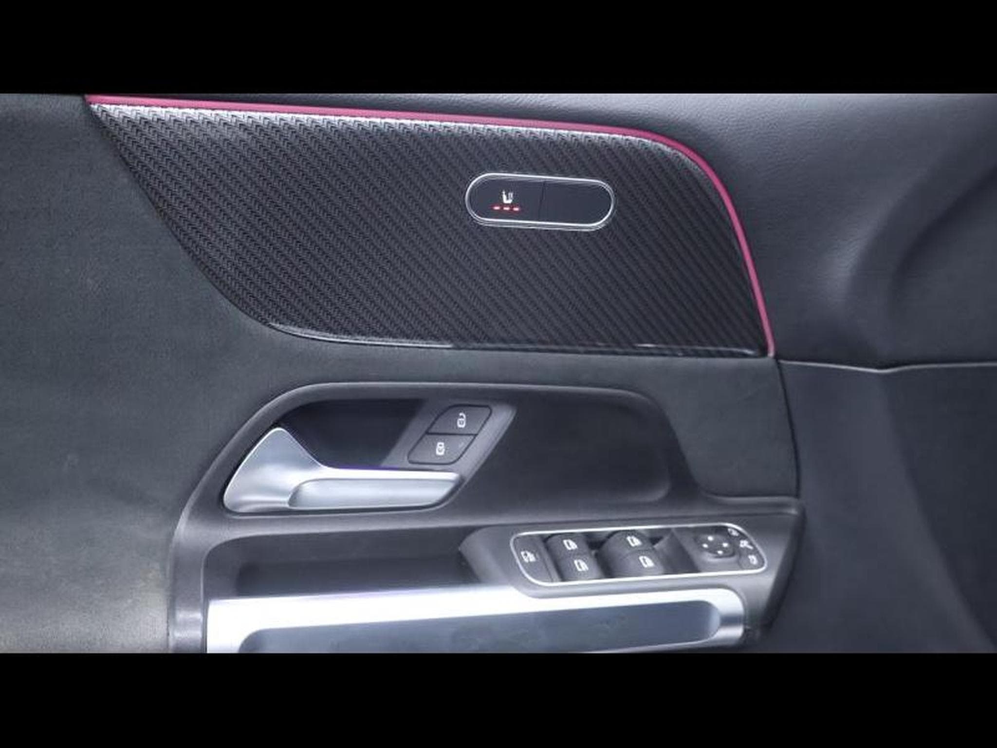 Mercedes GLB 200 Amg Line 7g-DCT (2022) - Photo 27