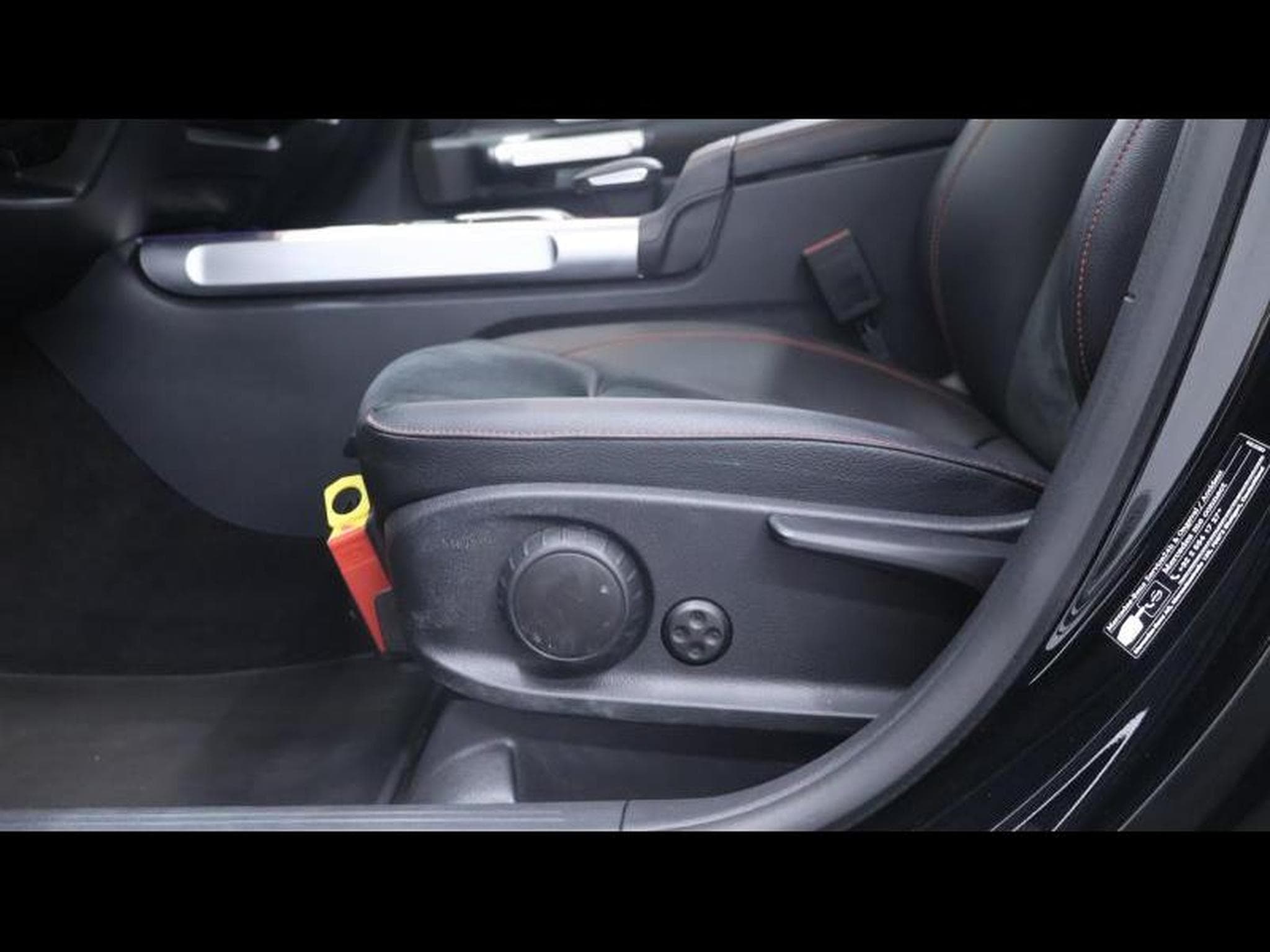 Mercedes GLB 200 Amg Line 7g-DCT (2022) - Photo 28