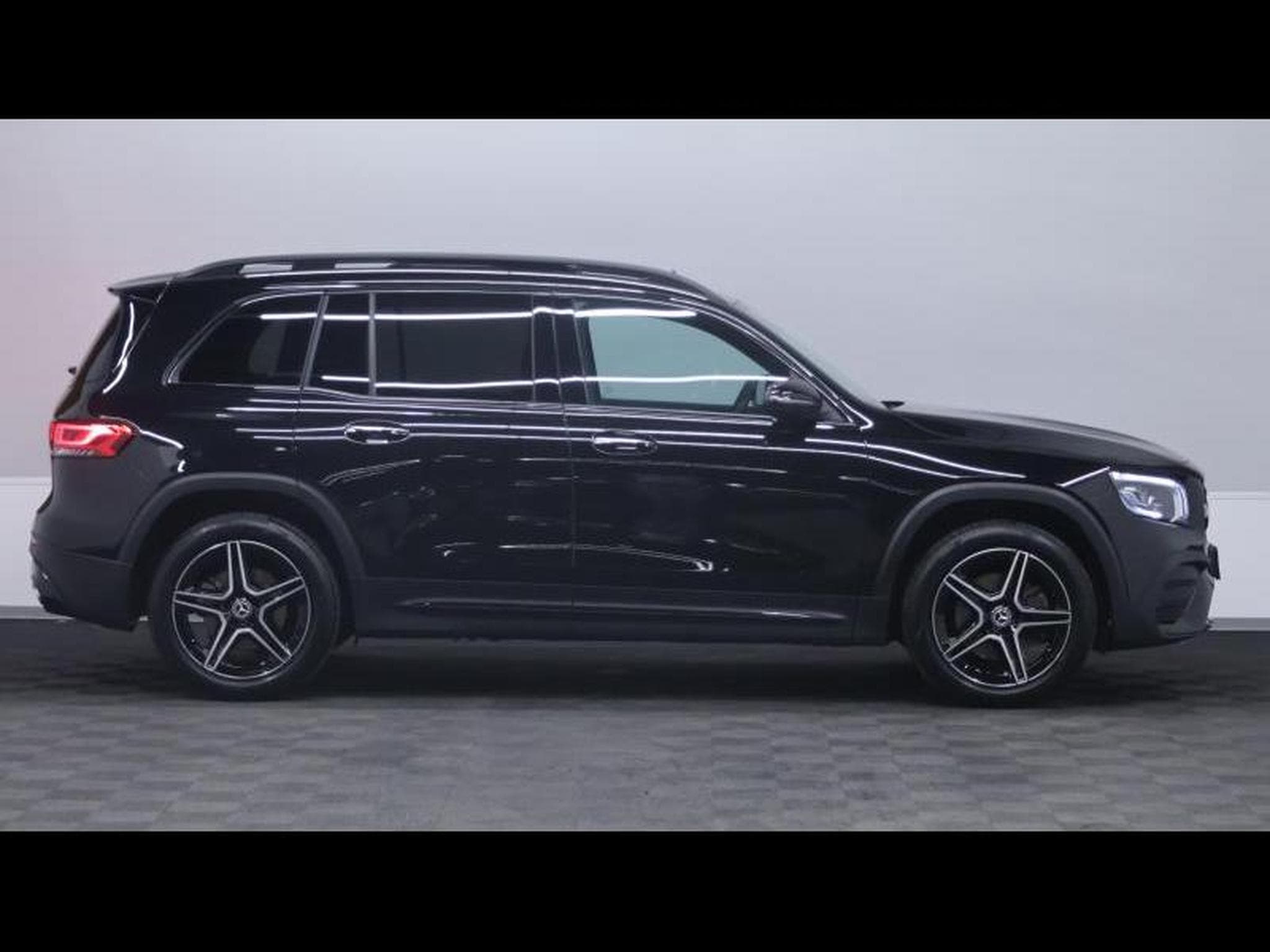 Mercedes GLB 200 Amg Line 7g-DCT (2022) - Photo 4