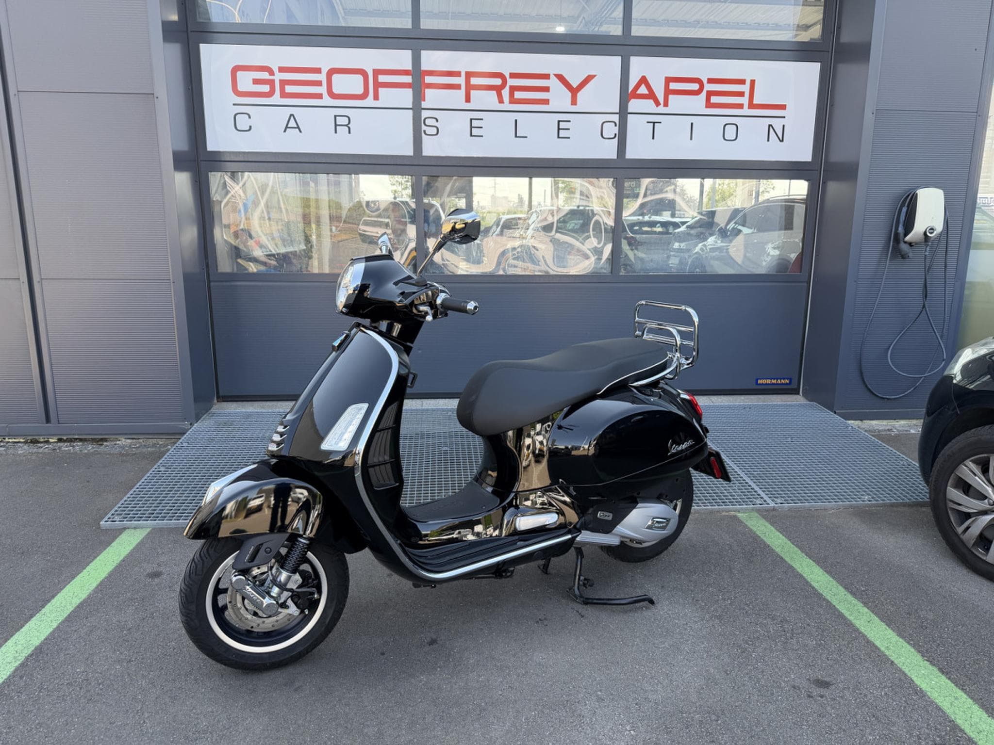 Vespa GTS Super (2023) - Photo 1