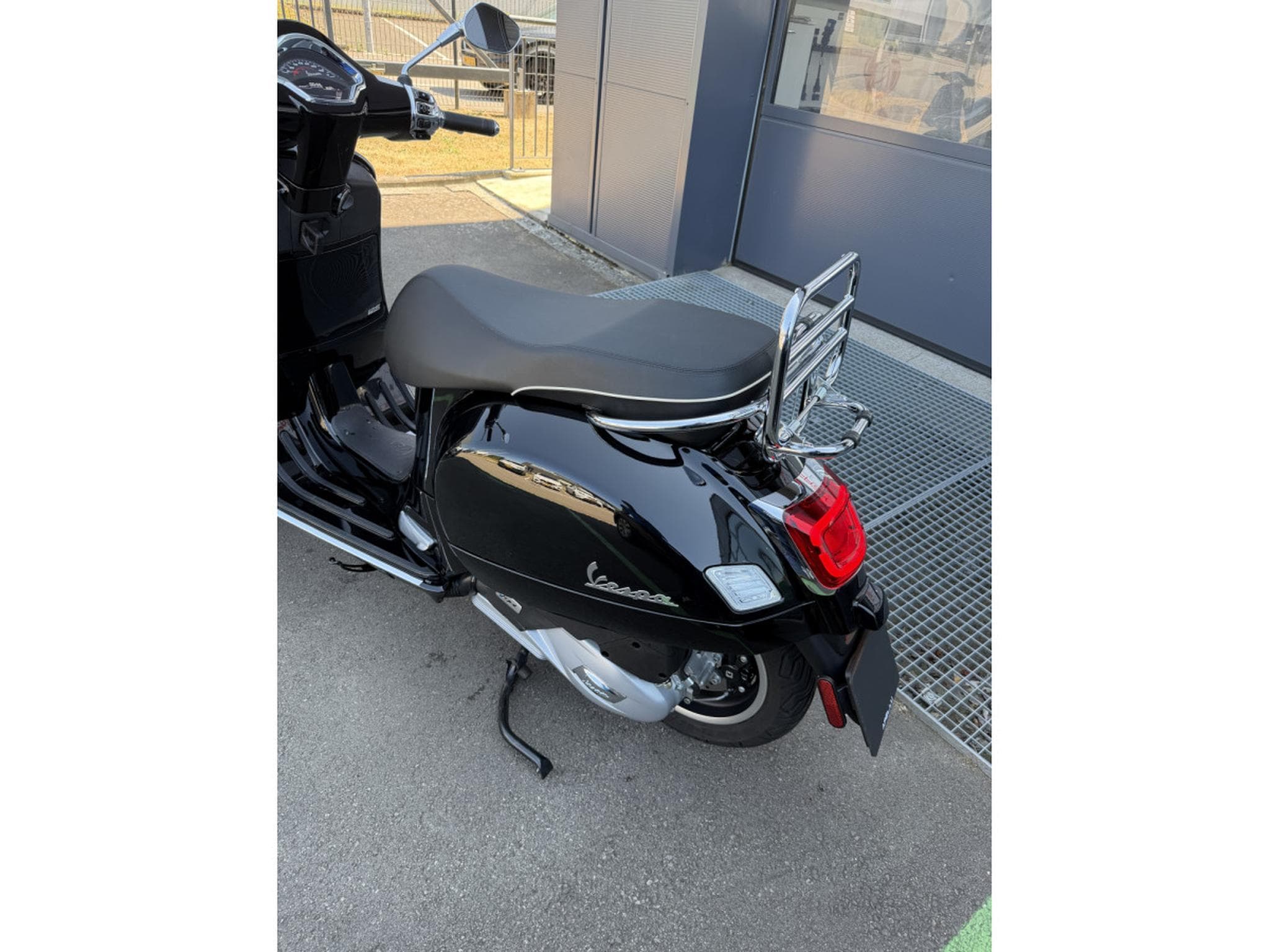Vespa GTS Super (2023) - Photo 2