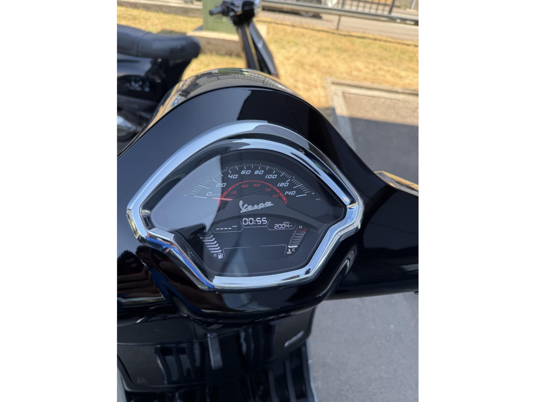 Vespa GTS Super (2023) - Photo 3