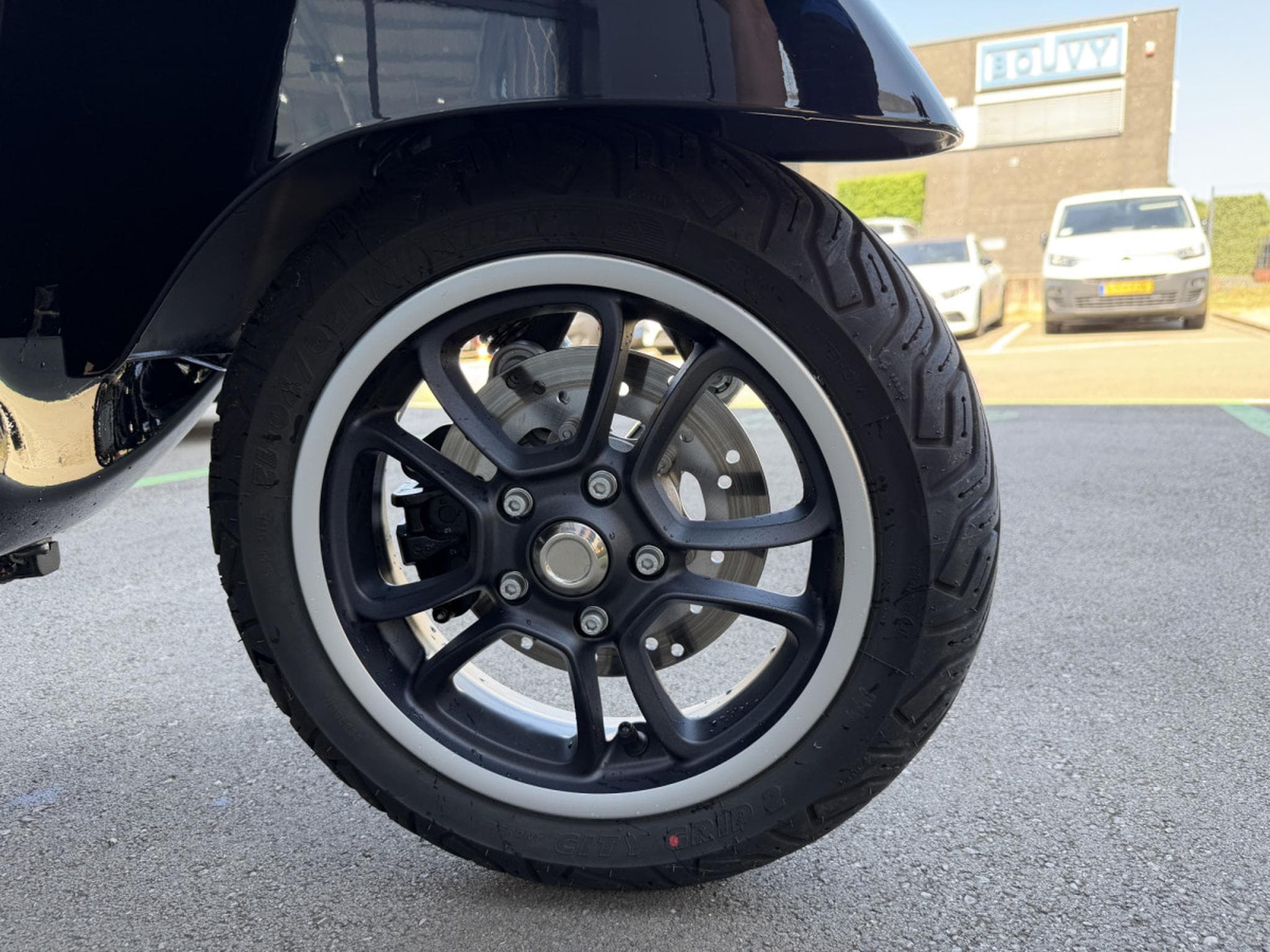 Vespa GTS Super (2023) - Photo 6