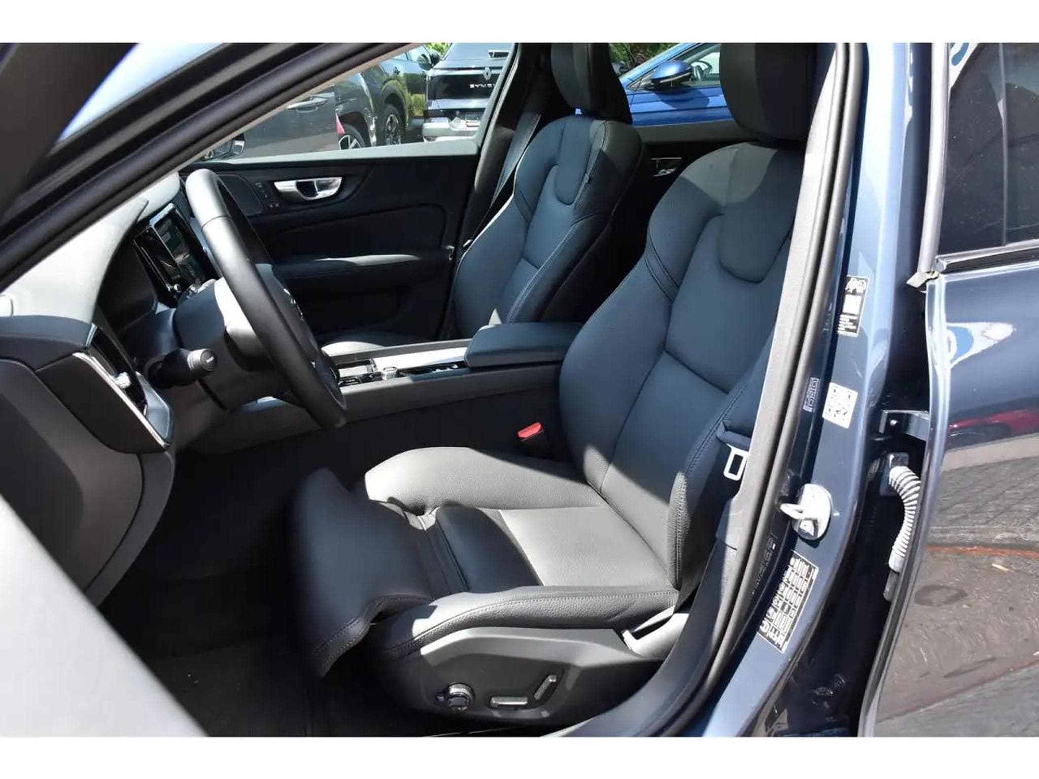 Volvo V60 (2025) - Photo 2