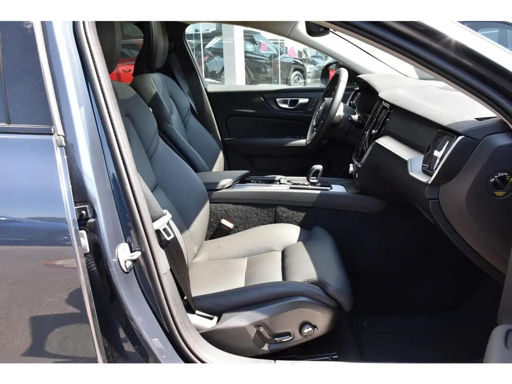 Volvo V60 (2025) - Photo 3